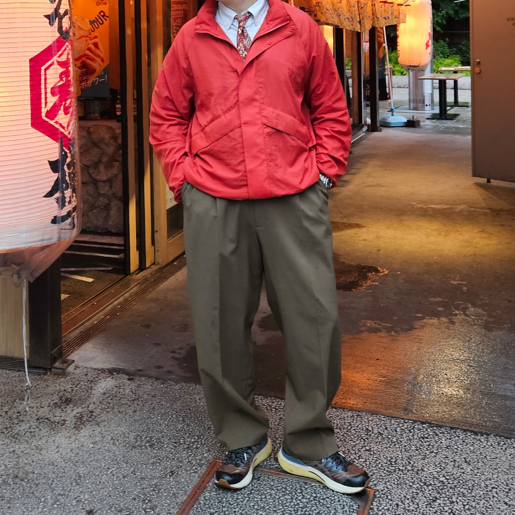 (W) Asics FN3-S Gel-Kayano 28 Anthracite Antique Gold, Uniqlo x Marni Wide Fit Pleated Trousers Olive 착용 스타일 - 5