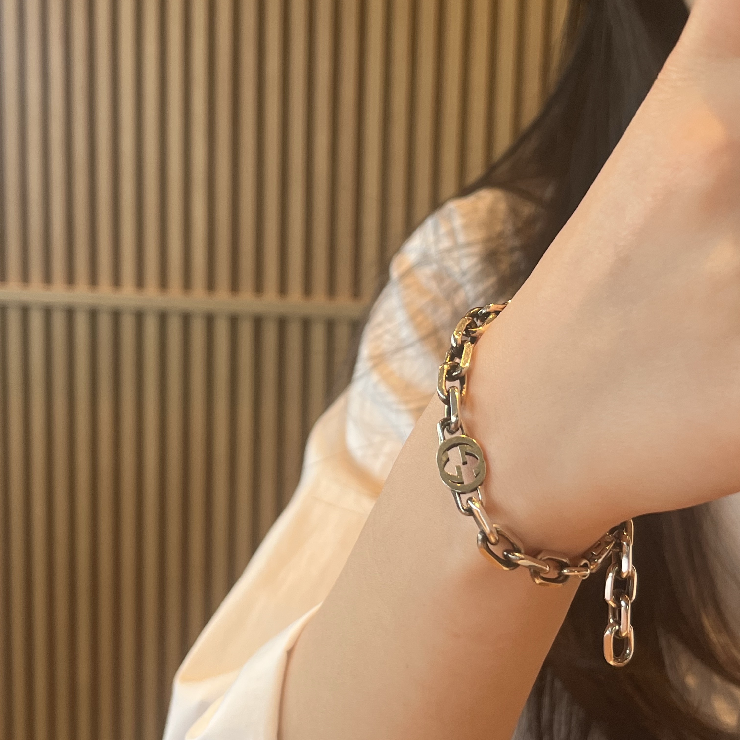 Gucci Interlocking G Bracelet Silver 착용 스타일