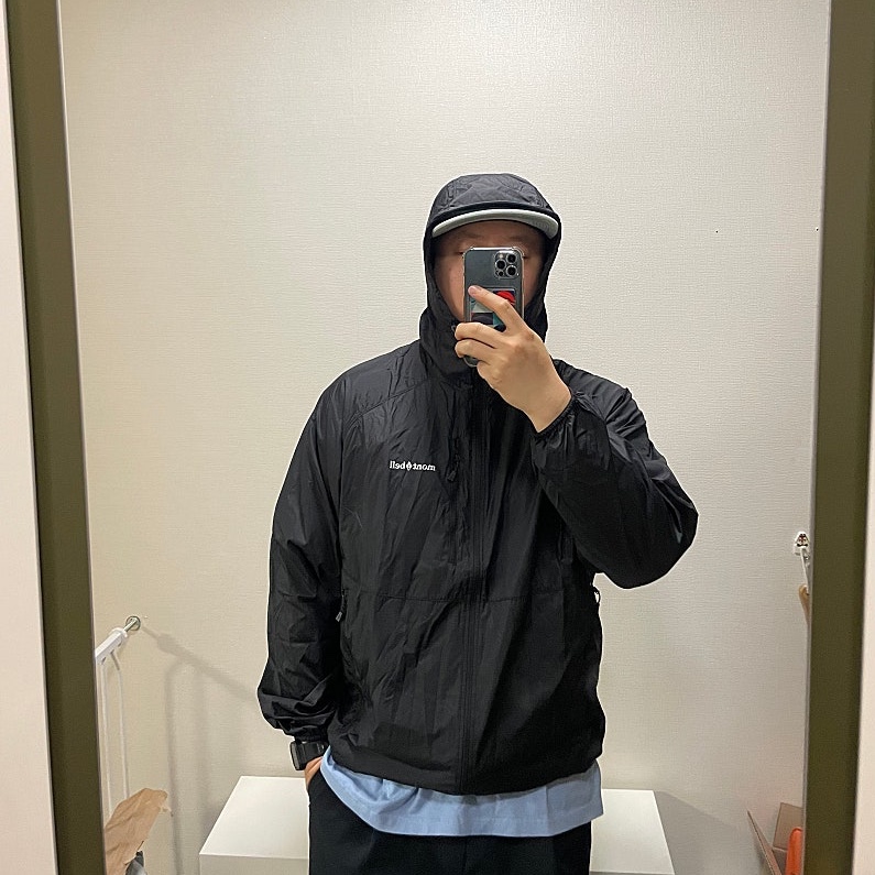Porter Free Style Shoulder Bag Black, Montbell Wind Blast Hooded Jacket Black 착용 스타일 - 2