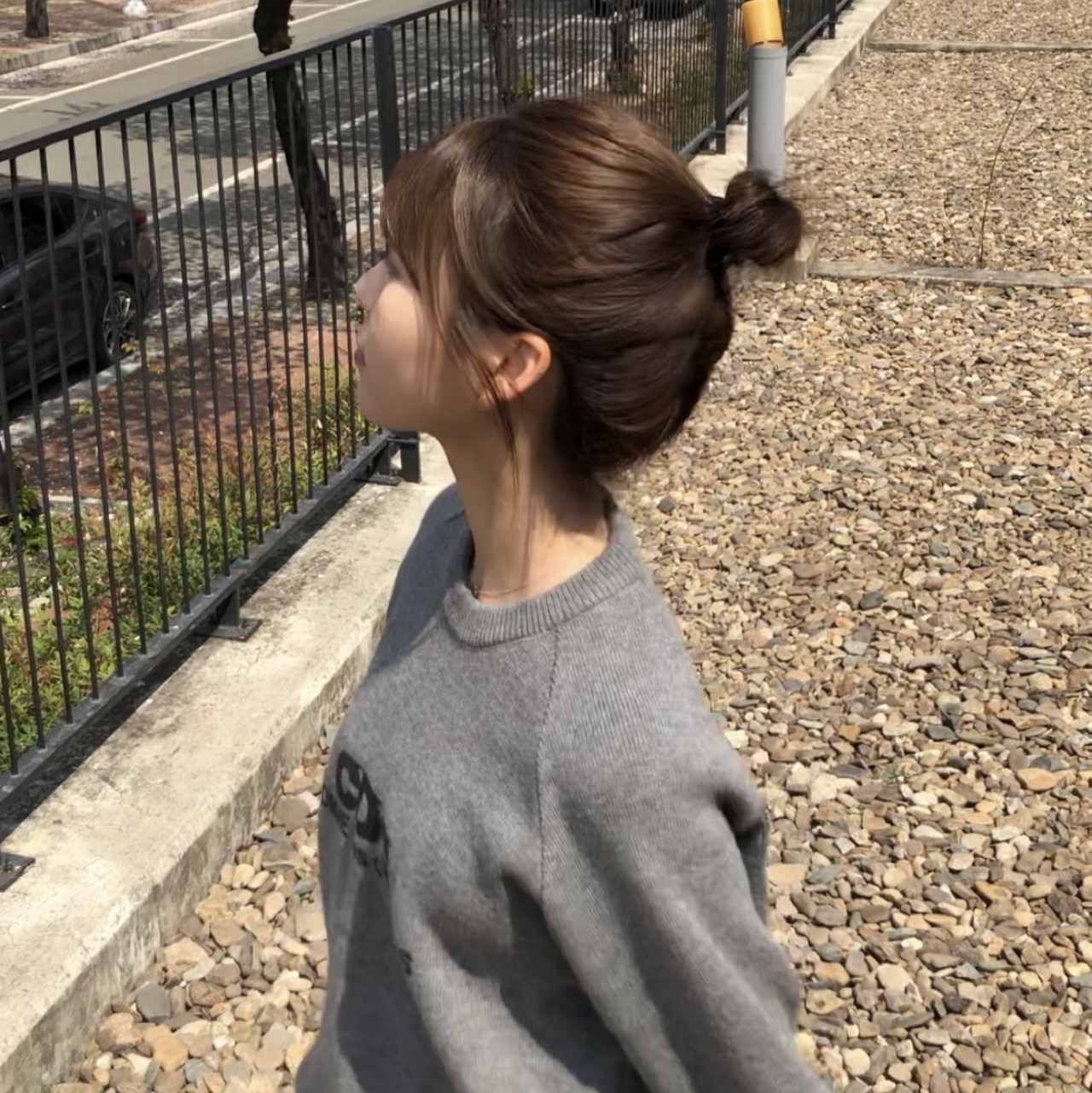 CDG Round Neck School Pullover Grey 착용 스타일 - 2