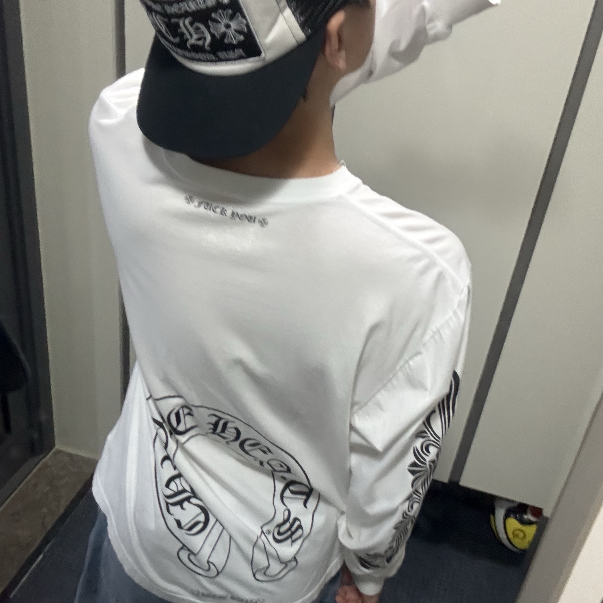 Chrome Hearts Classic Horseshoe Logo Long Sleeve T-Shirt White, Jordan 1 x Travis Scott x Fragment Retro Low OG SP Military Blue 착용 스타일 - 3
