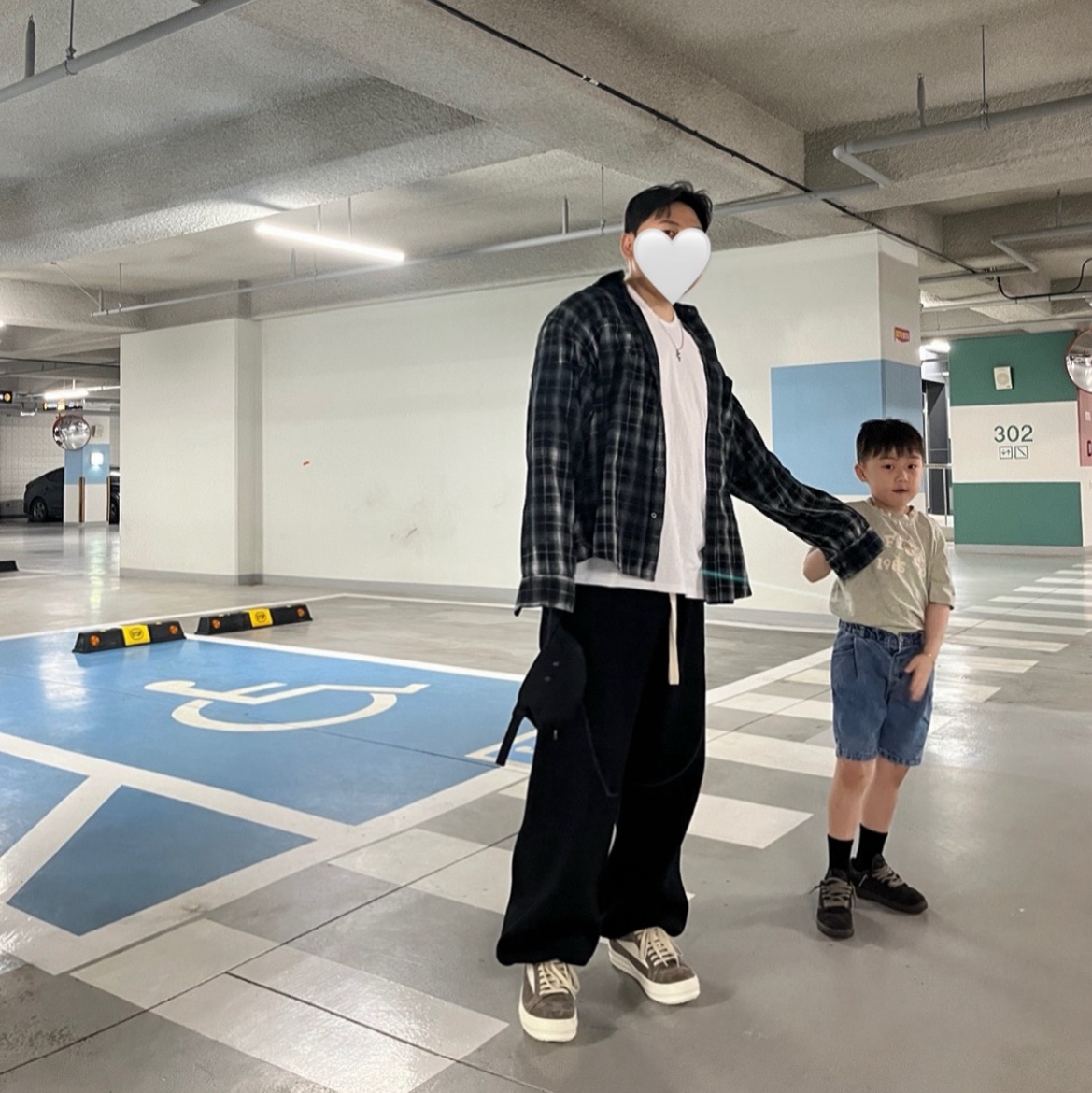 Undermycar Mu.112 Original Logo Curve Line Stitch Bonded Sweat Pants Black, Rick Owens Drkshdw Vintage Sneakers Dust Milk 착용 스타일 - 1