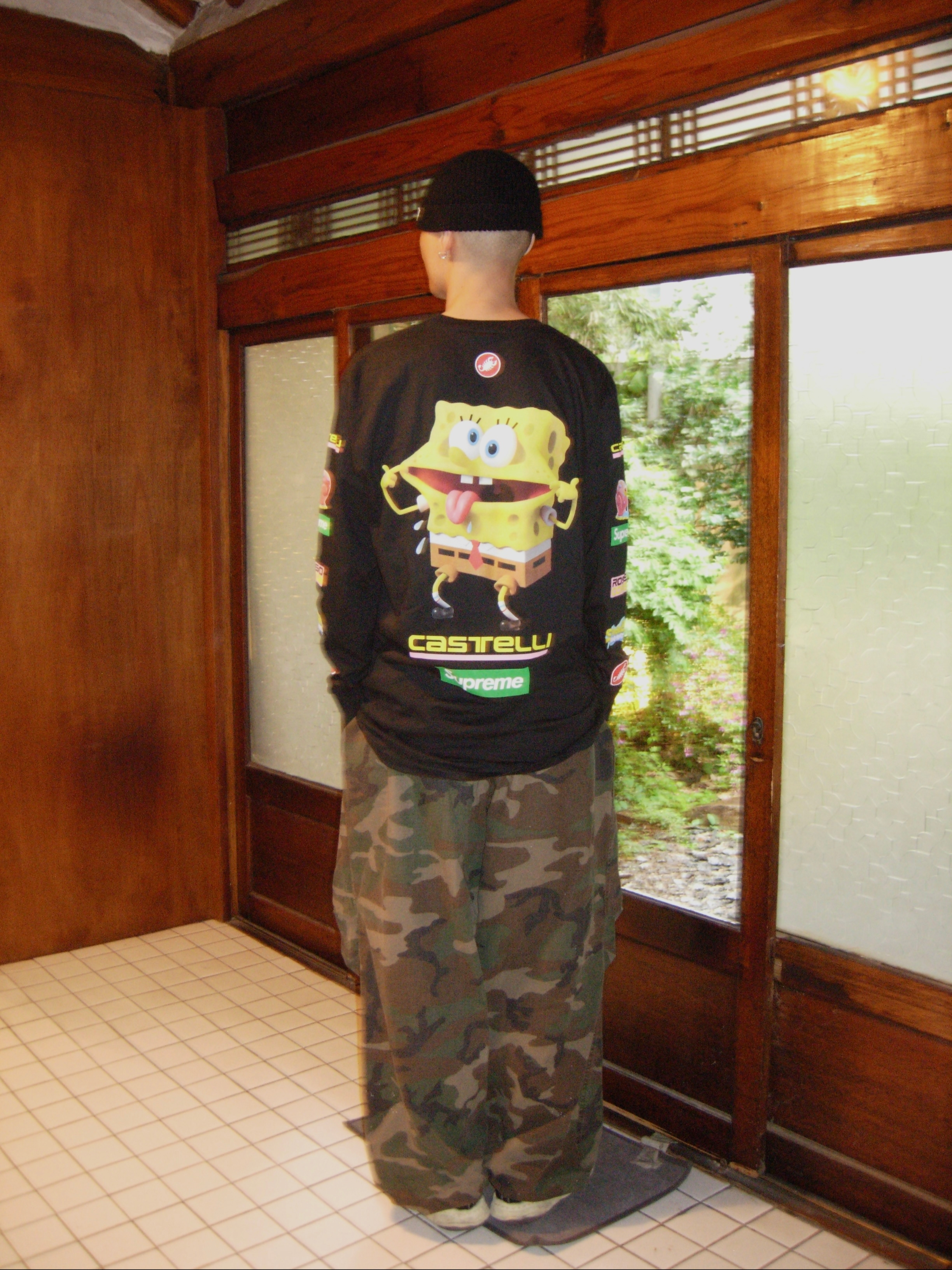 Supreme x SpongeBob SquarePants Castelli Racing L/S T-Shirt Black - 25SS, Kapital Thumbs Up Bone Hand Zip Mini Wallet Black 착용 스타일 - 3