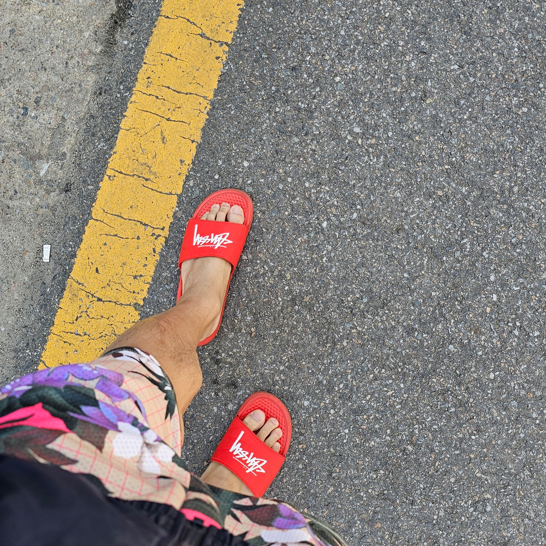 Nike x Stussy Benassi Slide Habanero Red 착용 스타일