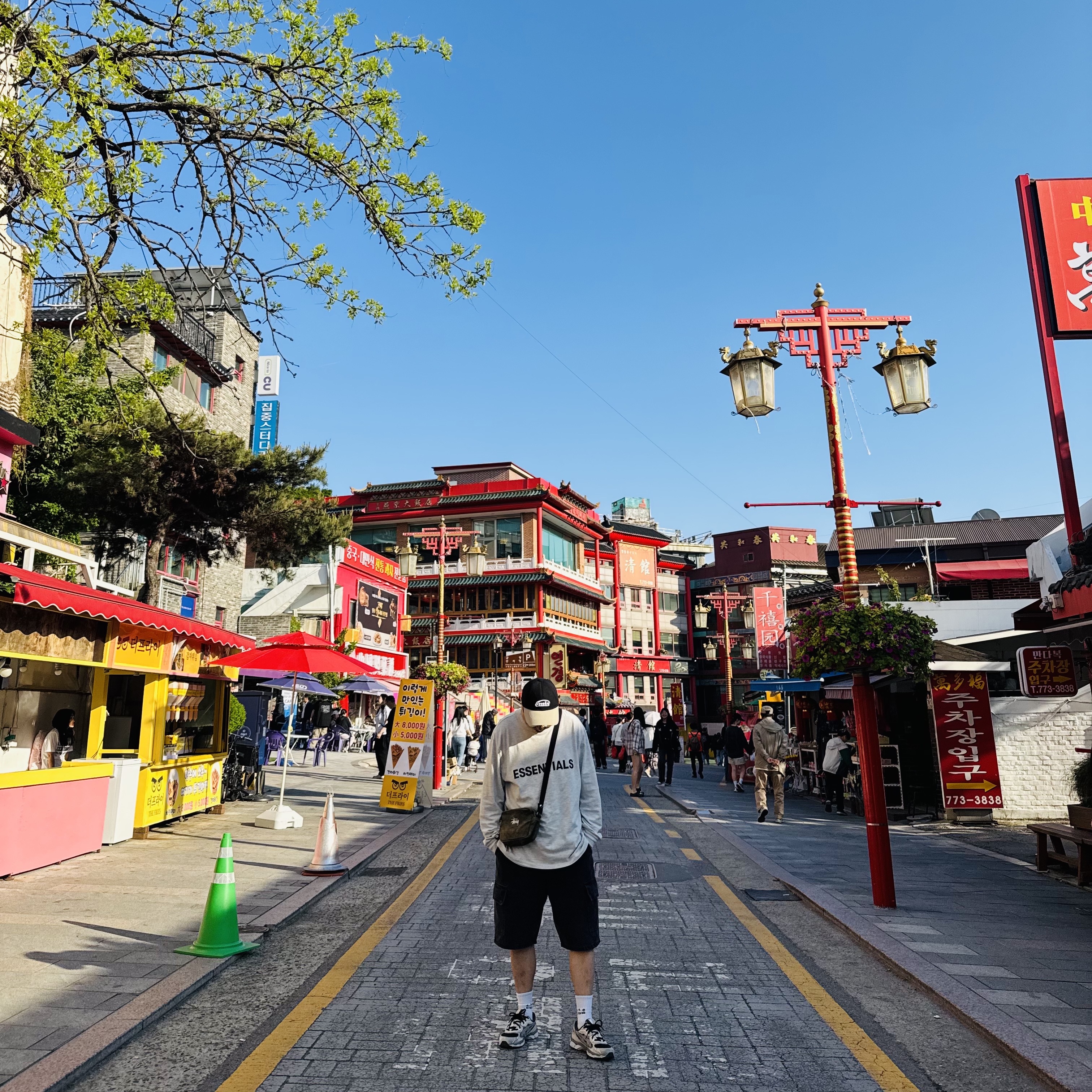 Emis New Logo Mix Ball Cap Beige Black, Essentials 3D Silicon Applique Boxy Long Sleeve T-Shirt Oatmeal/Oatmeal Heather/Light Heather Oatmeal 2020 착용 스타일