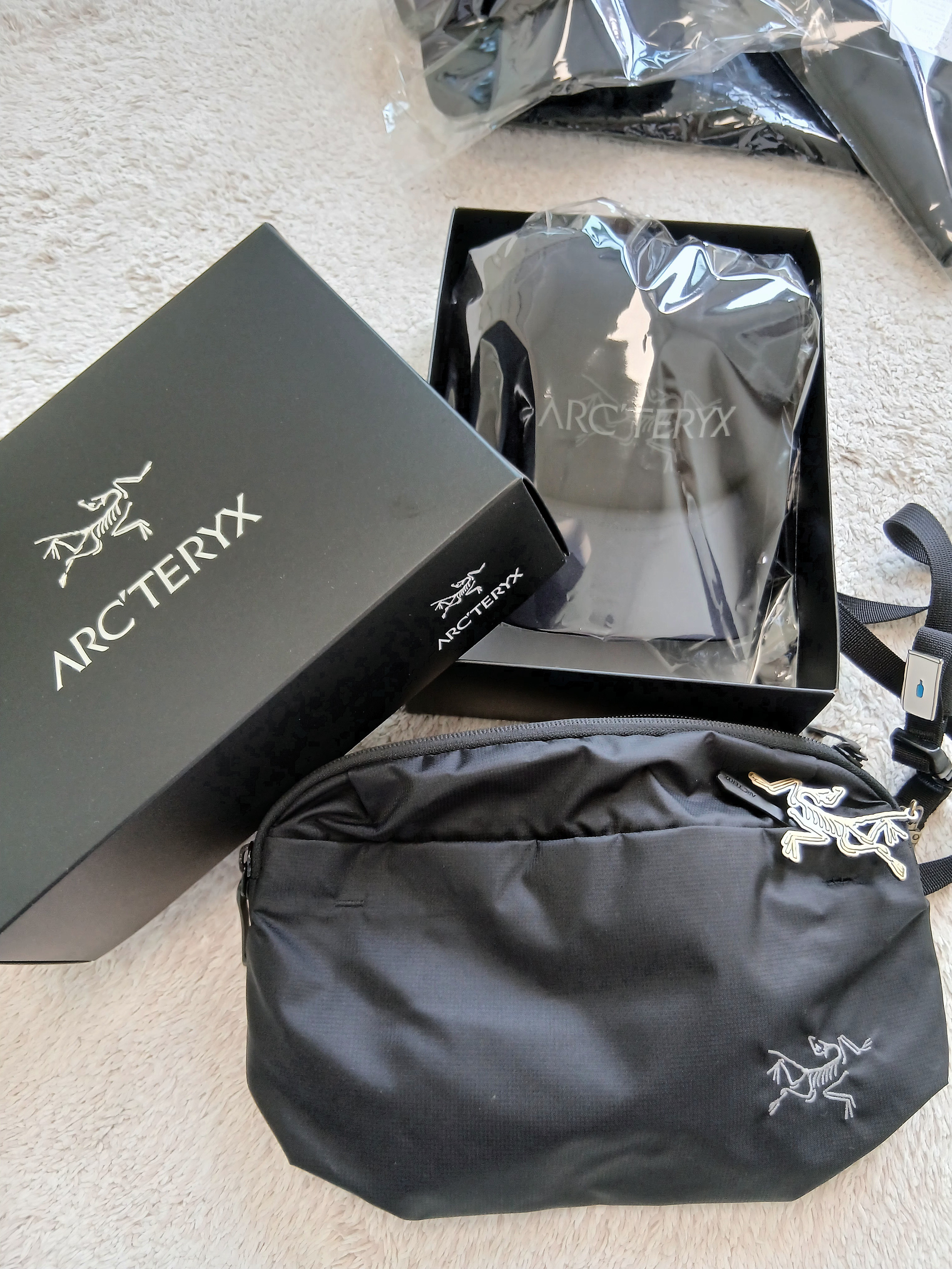Arc'teryx Bird Word Trucker Hat Black Cloud 착용 스타일 - 8