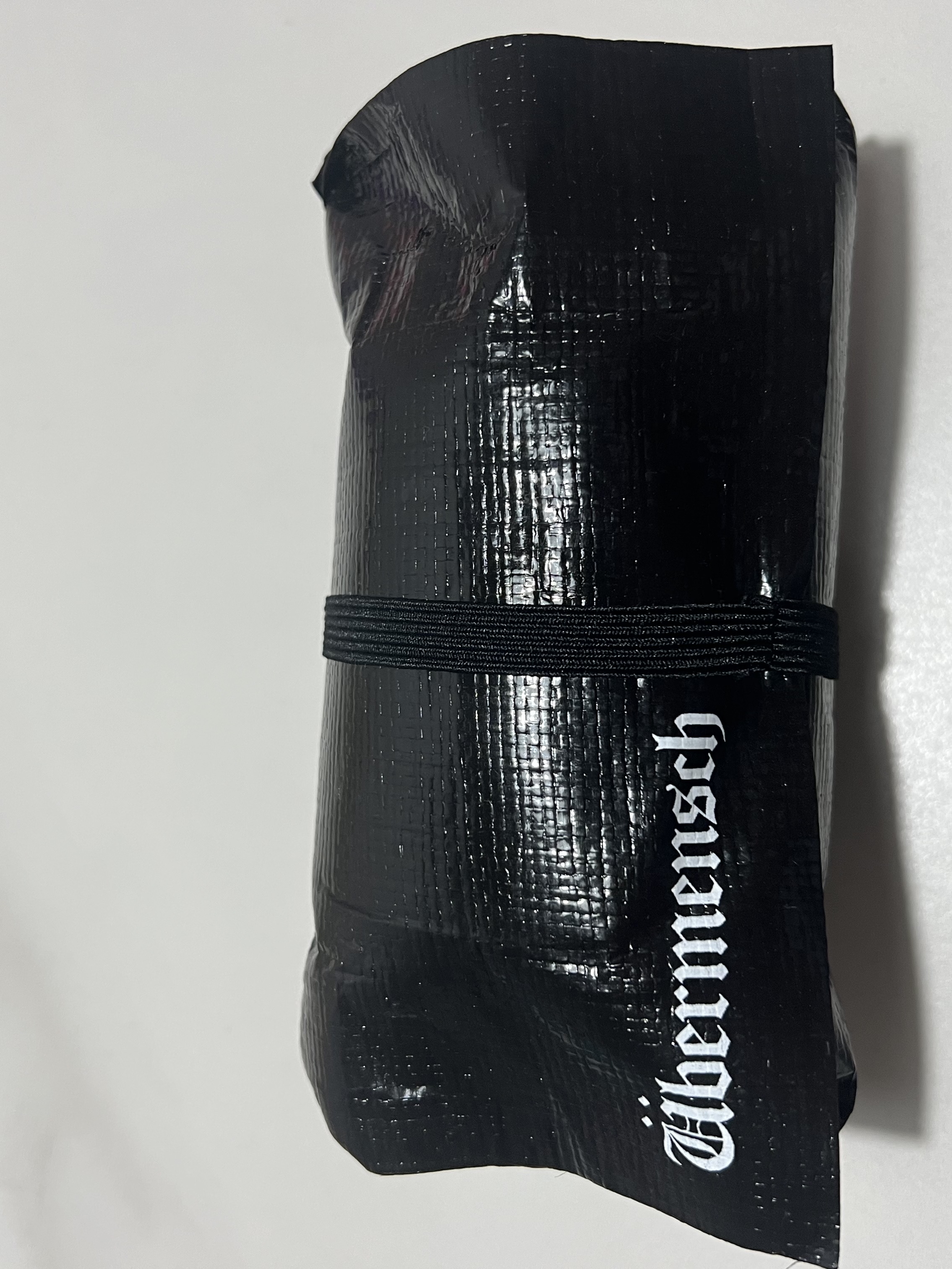 G-DRAGON Ubermensch Duct Tape A Ver. (Set of 2) 착용 스타일 - 1