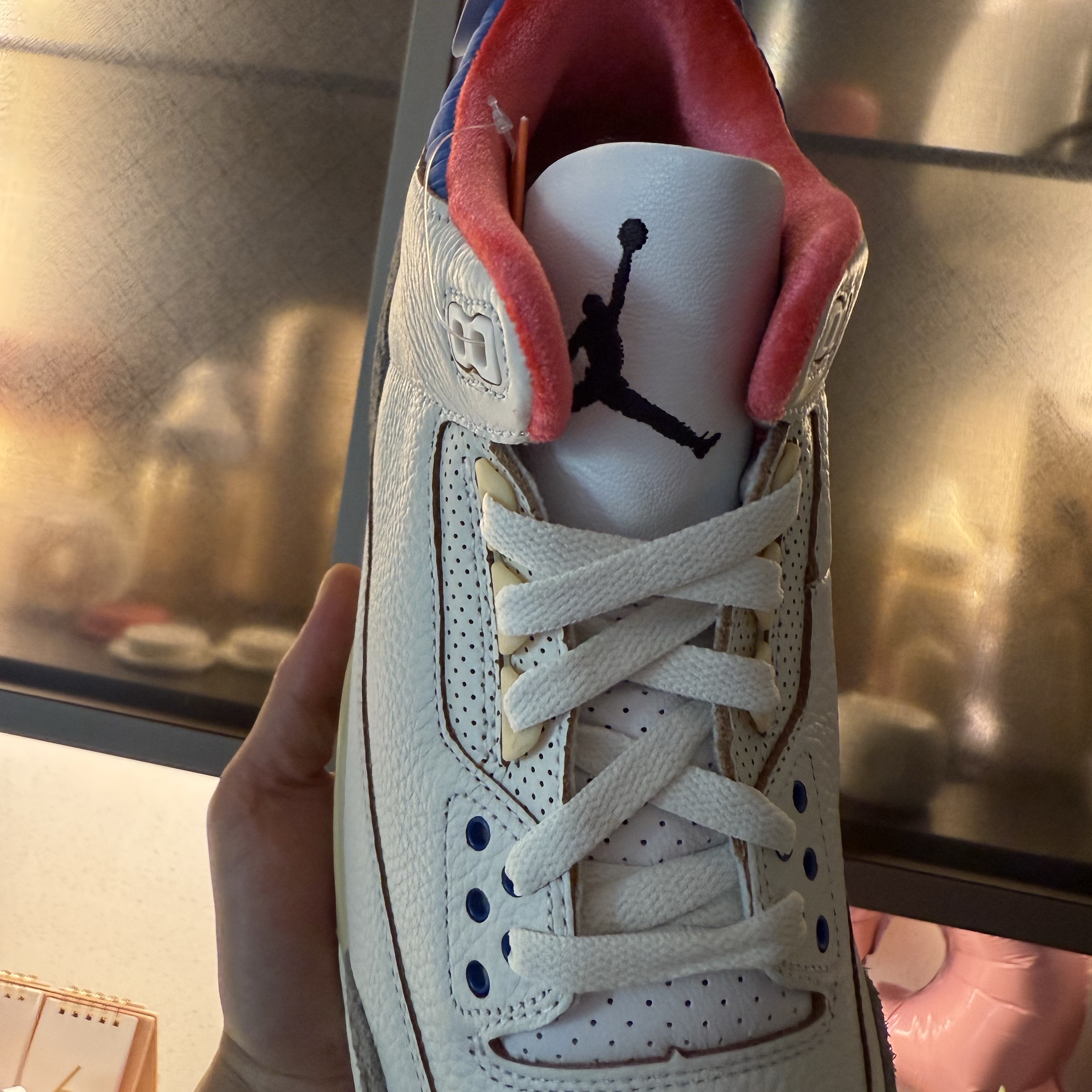 Jordan 3 Retro Seoul 2.0, AEAE Web Logo T-Shirts Strawberry 착용 스타일 - 3