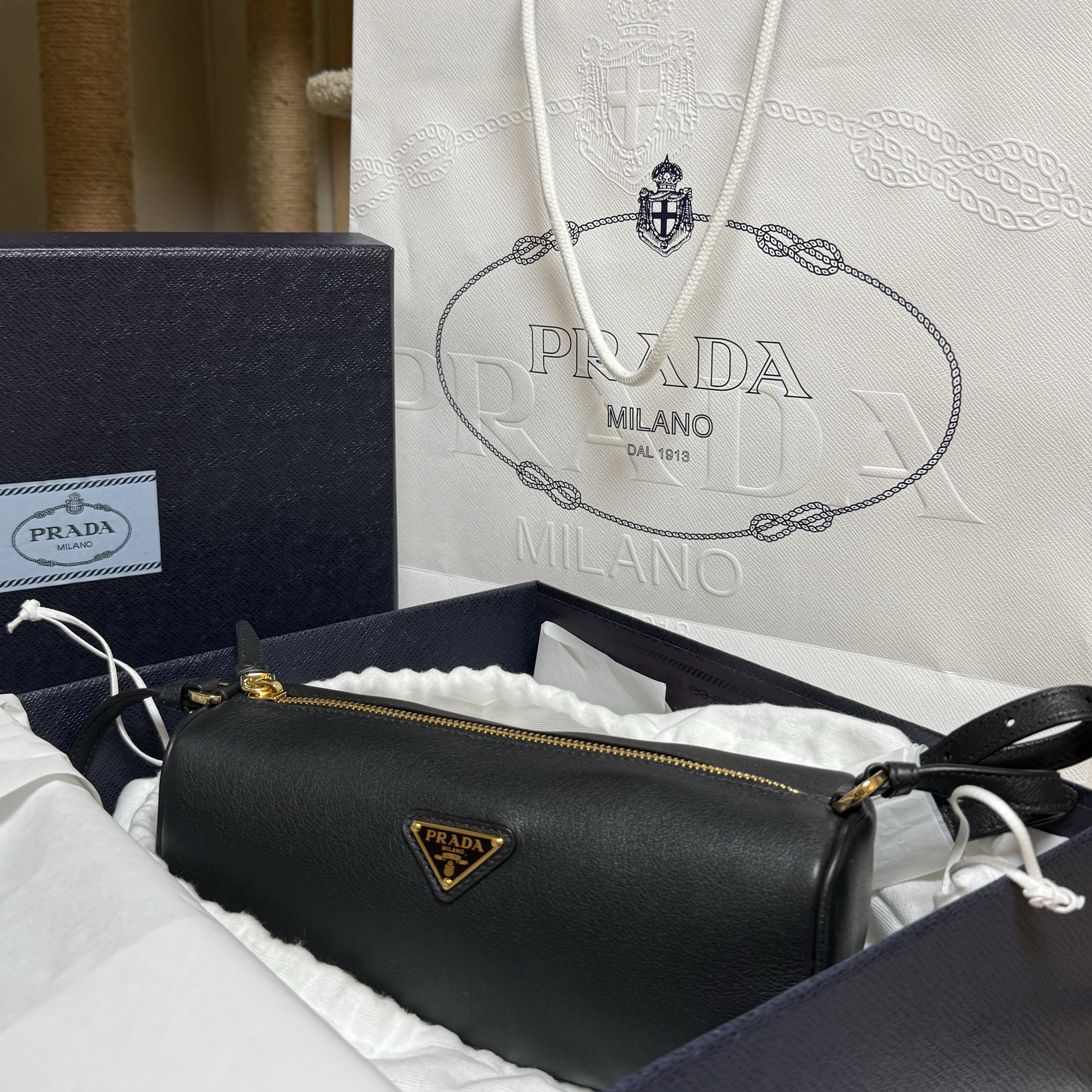 Prada Leather Pouch Black 착용 스타일