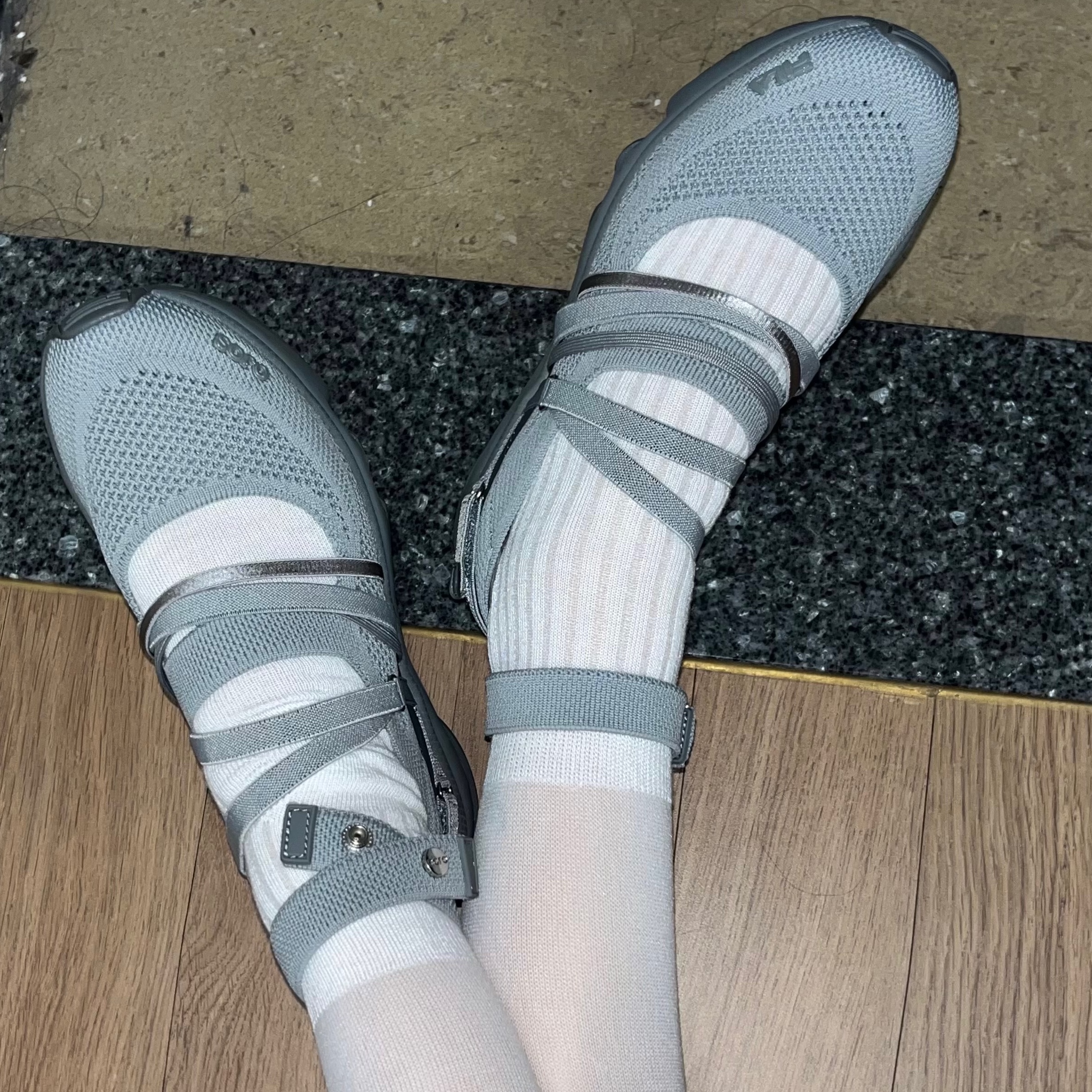 (W) Fila x Ojos RGB Pier 3.0 MJ Grey 착용 스타일