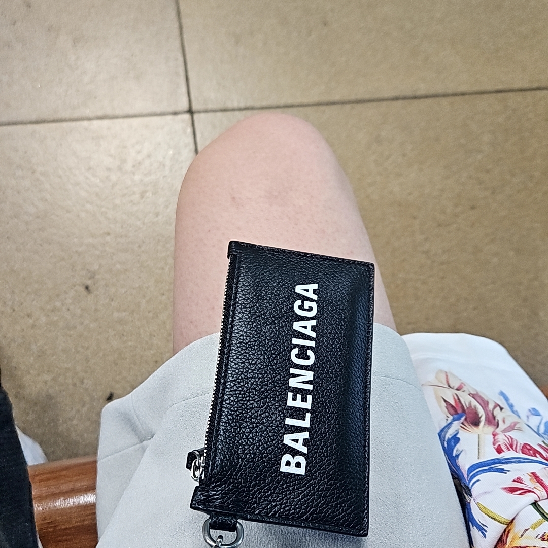 Balenciaga Cash Keyring Card Case Black Silver 착용 스타일