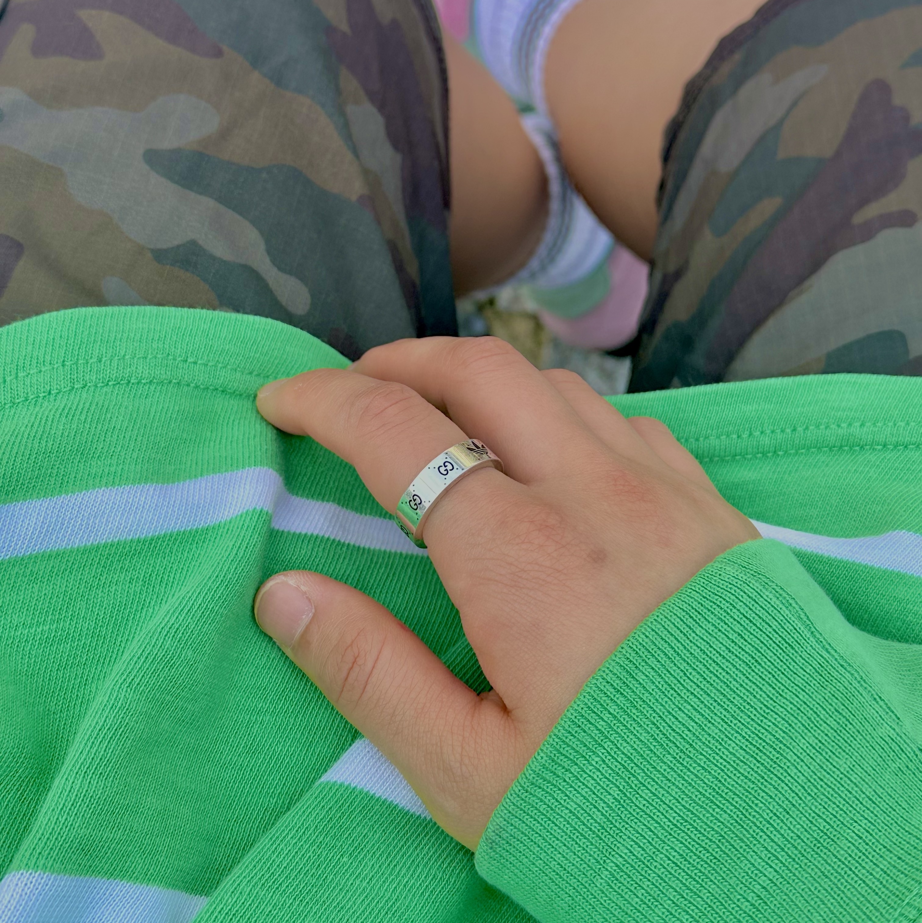 Gucci x Adidas Interlocking G Ring Silver 착용 스타일