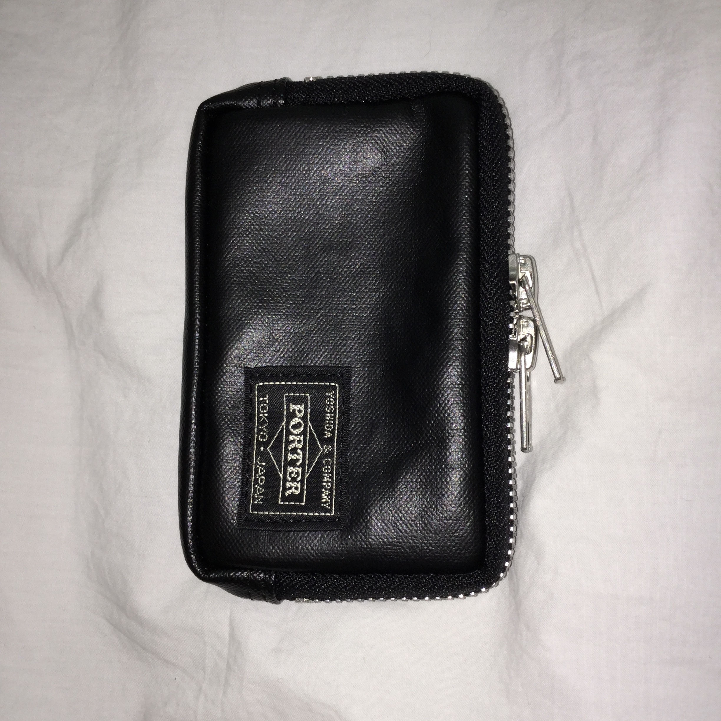 Porter Freestyle Multi Coin Case Black 착용 스타일