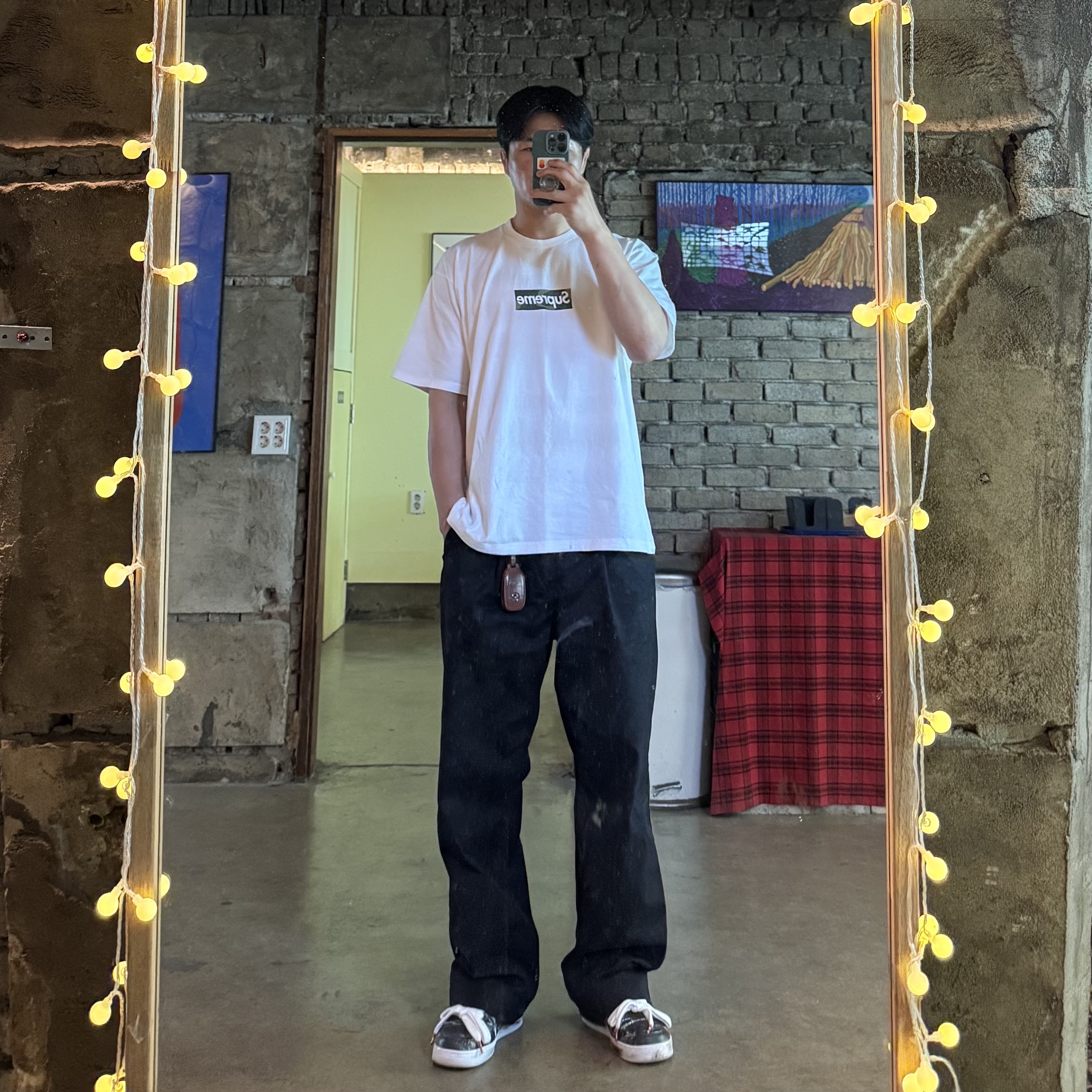 Supreme Futura Box Logo T-Shirt White - 24SS, Nike x Peaceminusone Air Force 1 Low Para-Noise 3.0 Black and Multicolor 착용 스타일 - 1