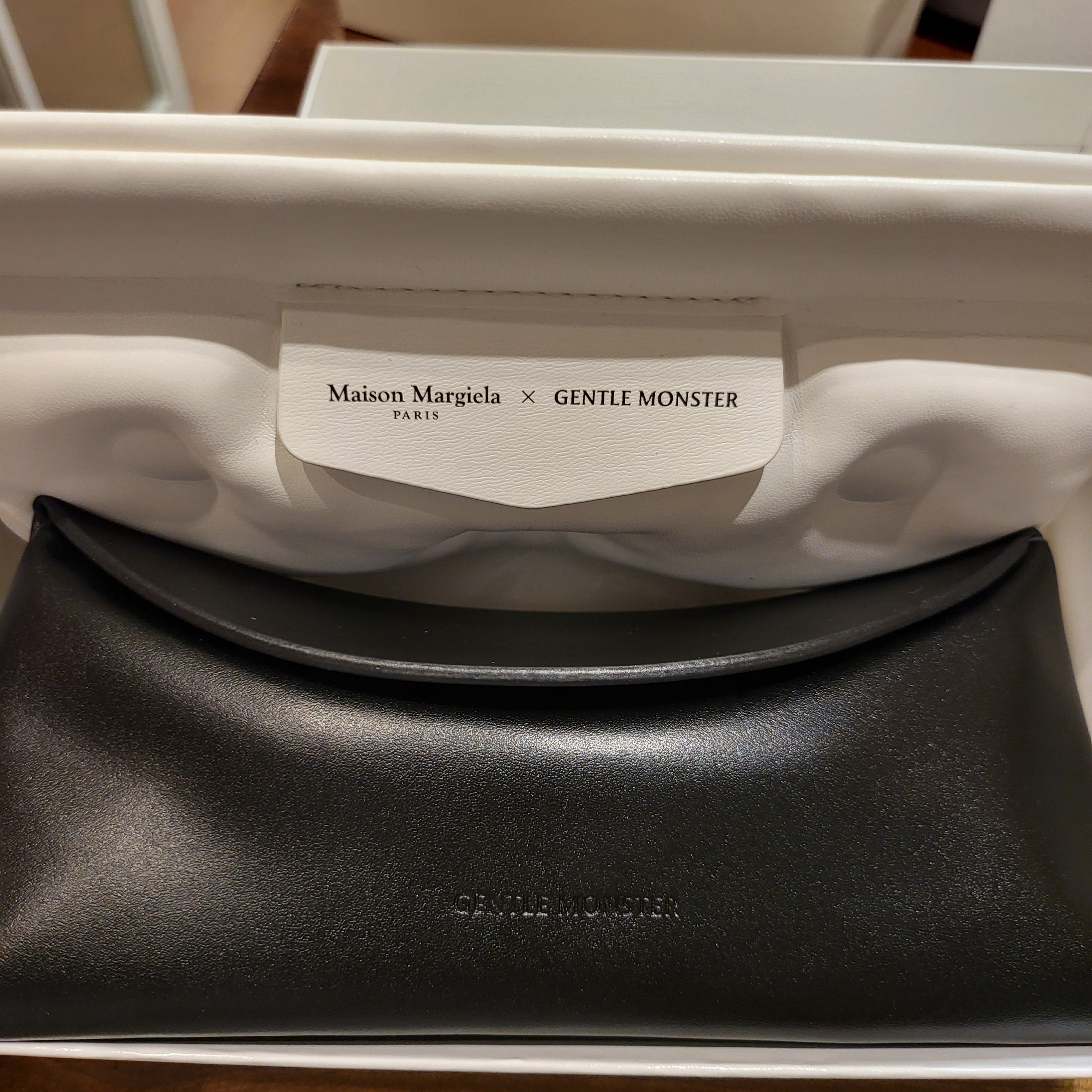 Gentle Monster By Row 01 Black Gray, Gentle Monster x Maison Margiela MM113 Black Clear 착용 스타일 - 2