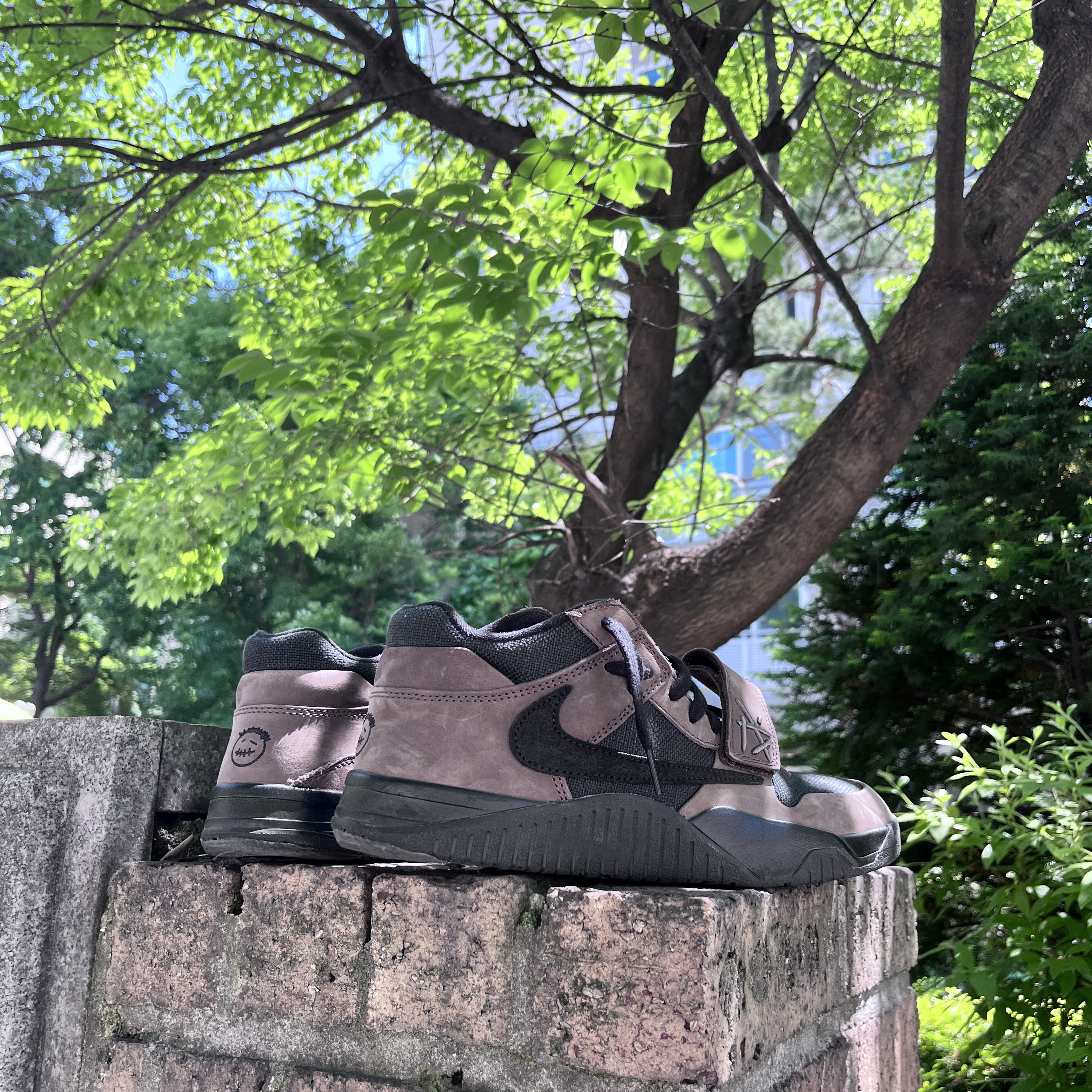 Jordan x Travis Scott Jumpman Jack TR Bright Cactus, Jordan x Travis Scott Jumpman Jack TR Sail and Dark Mocha 착용 스타일 - 5