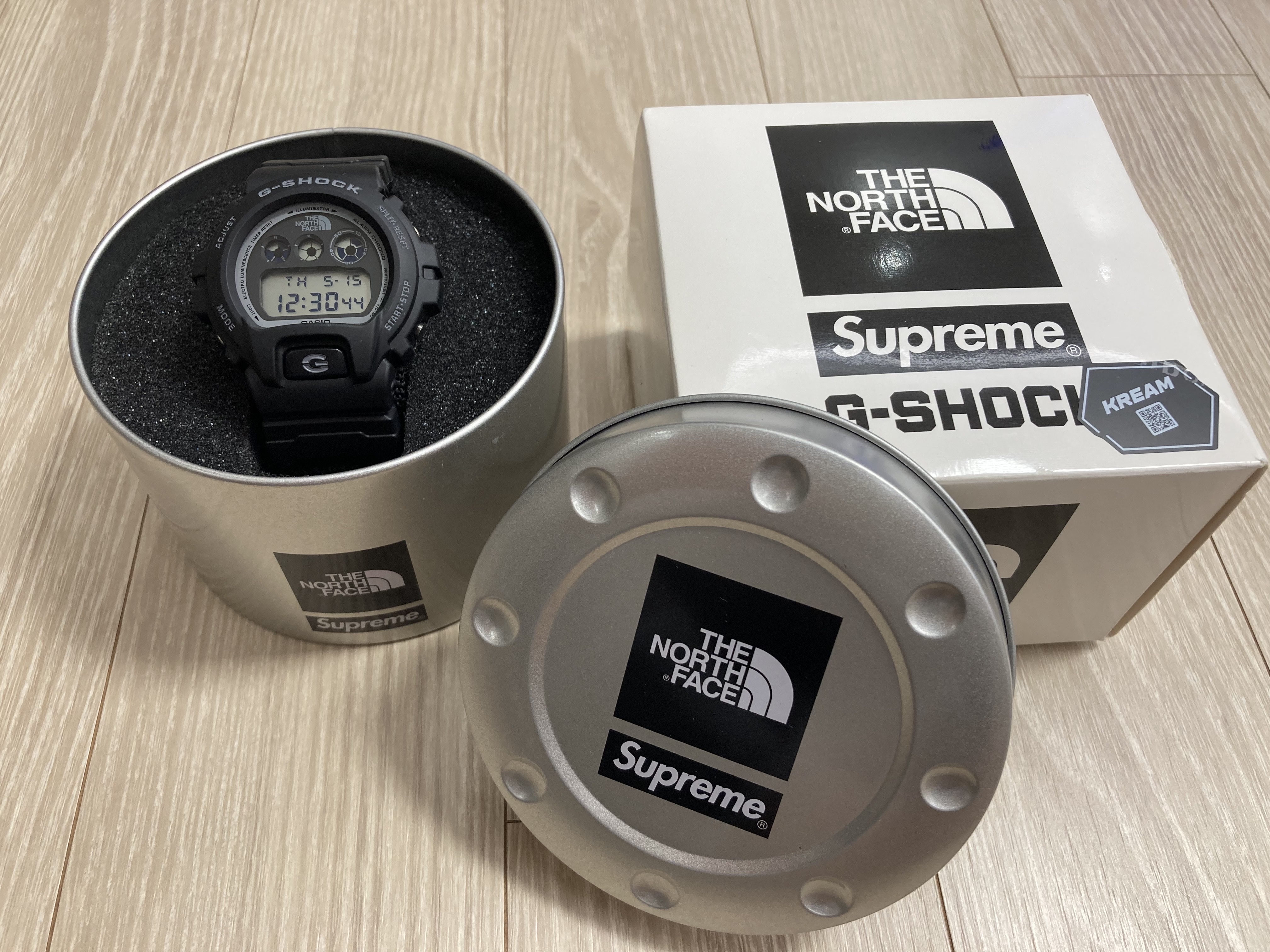 Casio G-Shock x Supreme x The North Face DW-6900 Black 착용 스타일 - 1