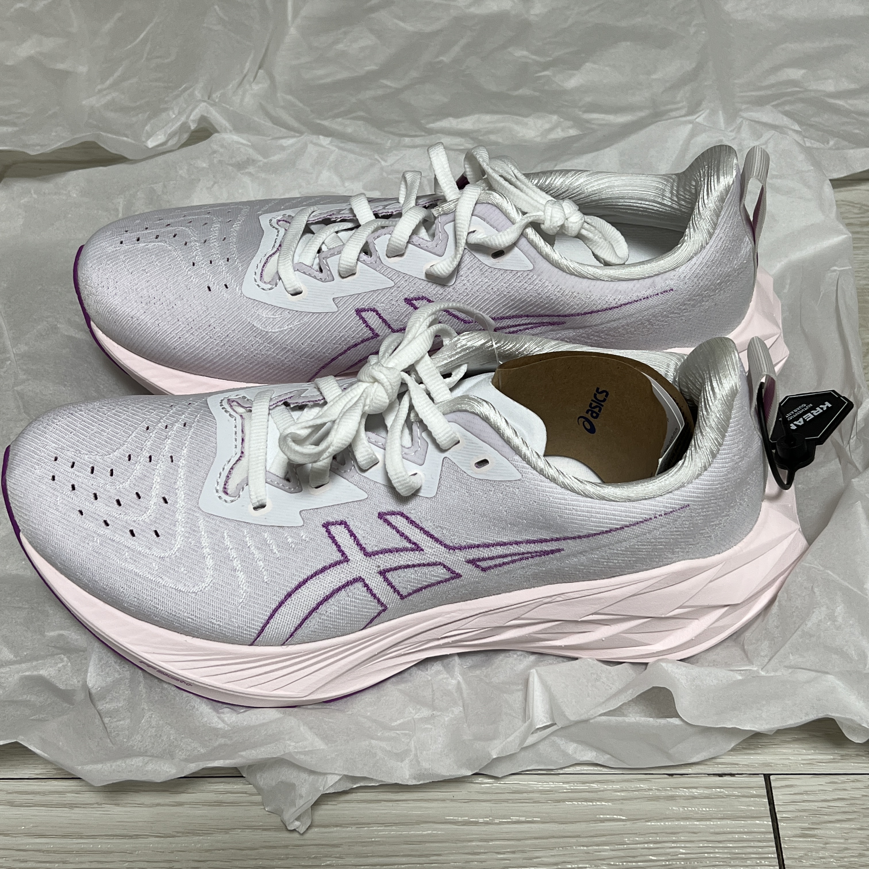 (W) Asics Novablast 4 White Soothing Sea - D Wide 착용 스타일