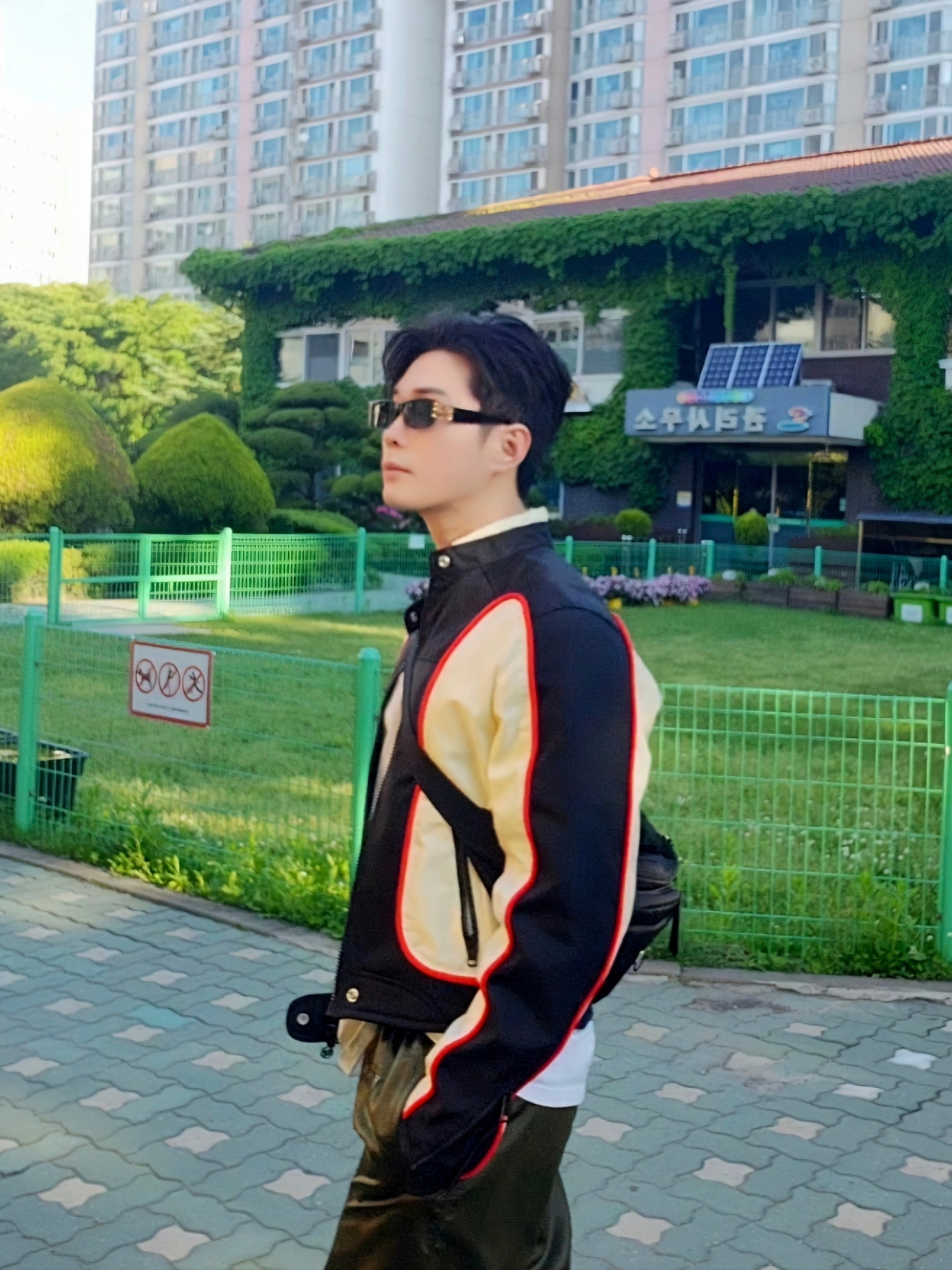 Diesel J-Blink Biker Jacket in Colour-Block Nylon Black White, Nike x Matthew M Williams Zoom 004 Rust Factor 착용 스타일 - 2