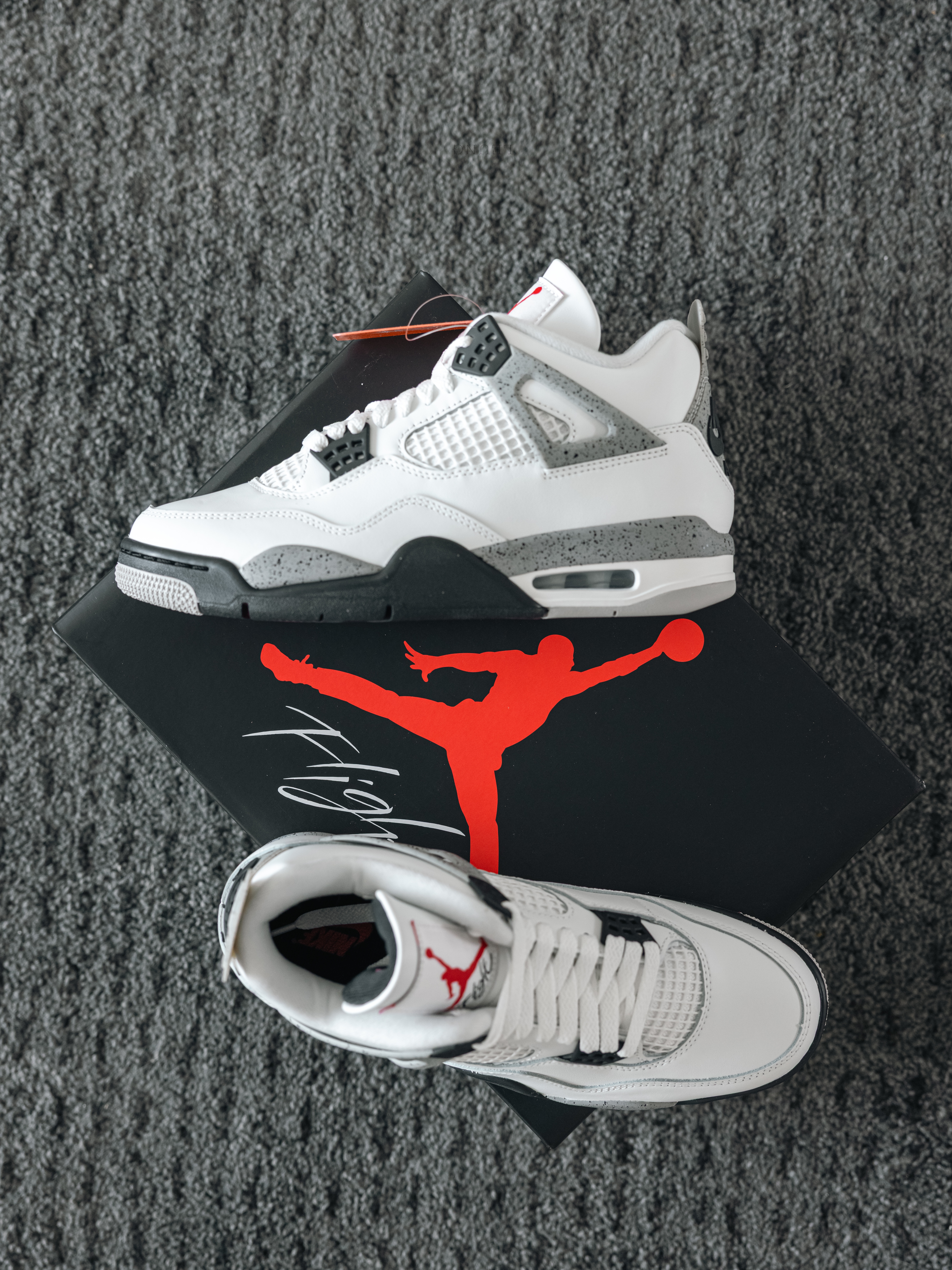 Jordan 4 Retro OG White Cement 2025 착용 스타일 - 3