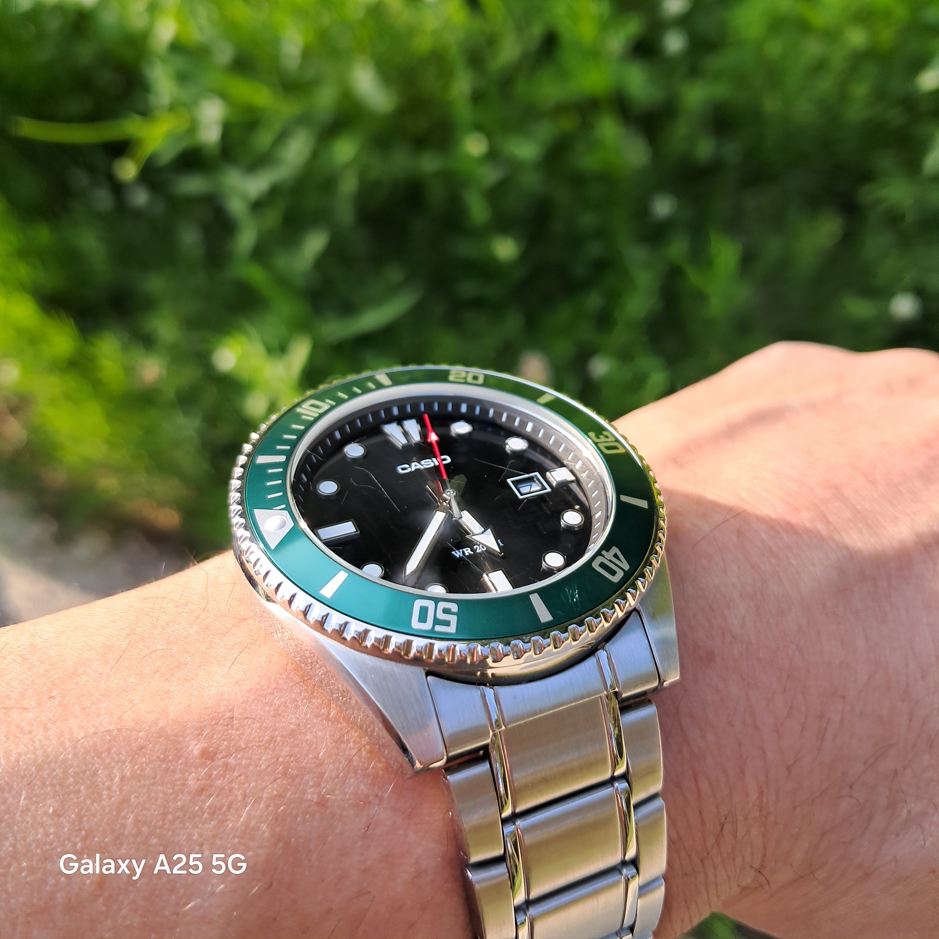 Casio MDV-107D-3AV 착용 스타일
