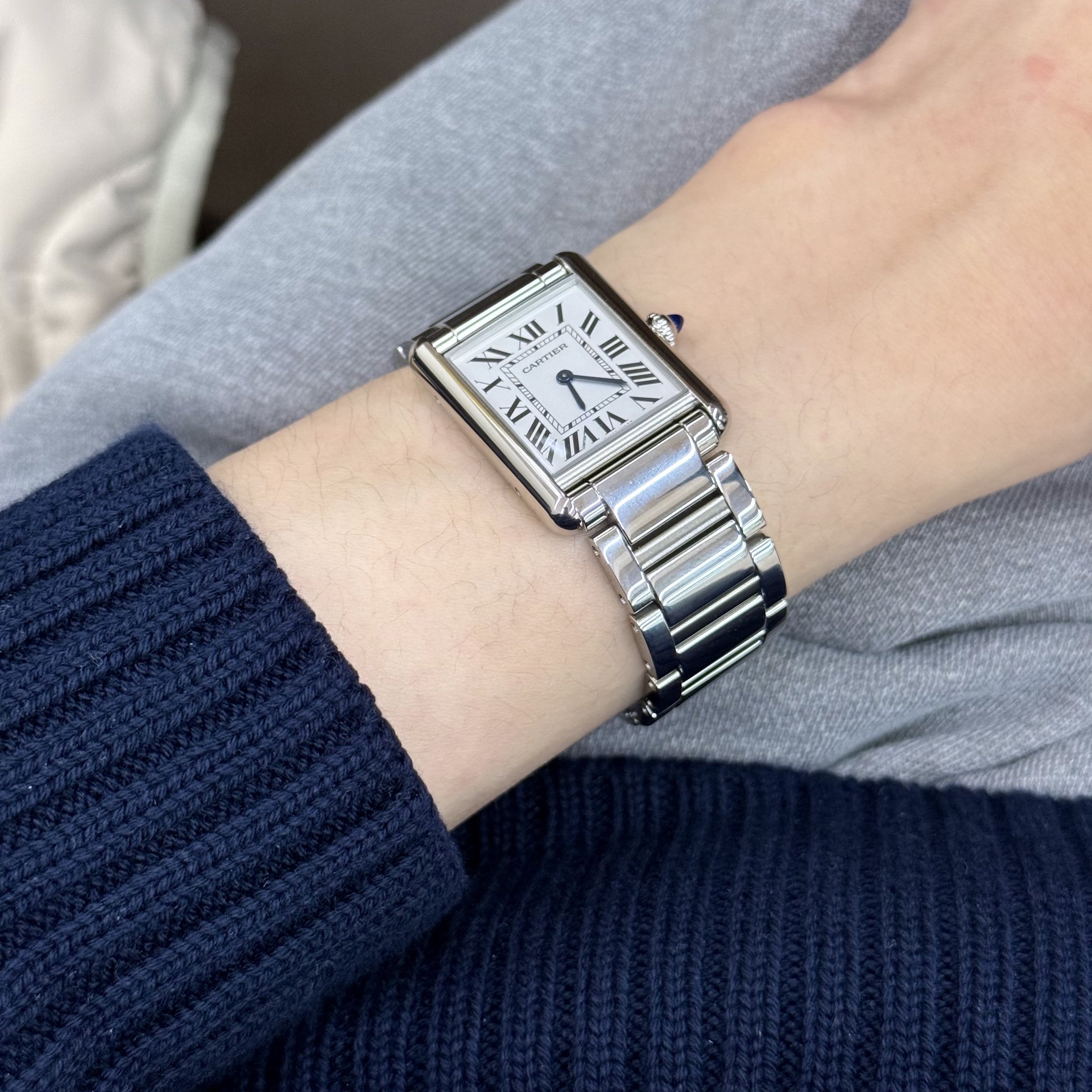 Cartier Tank Must Watch Large Quartz Steel Bracelet Steel 착용 스타일