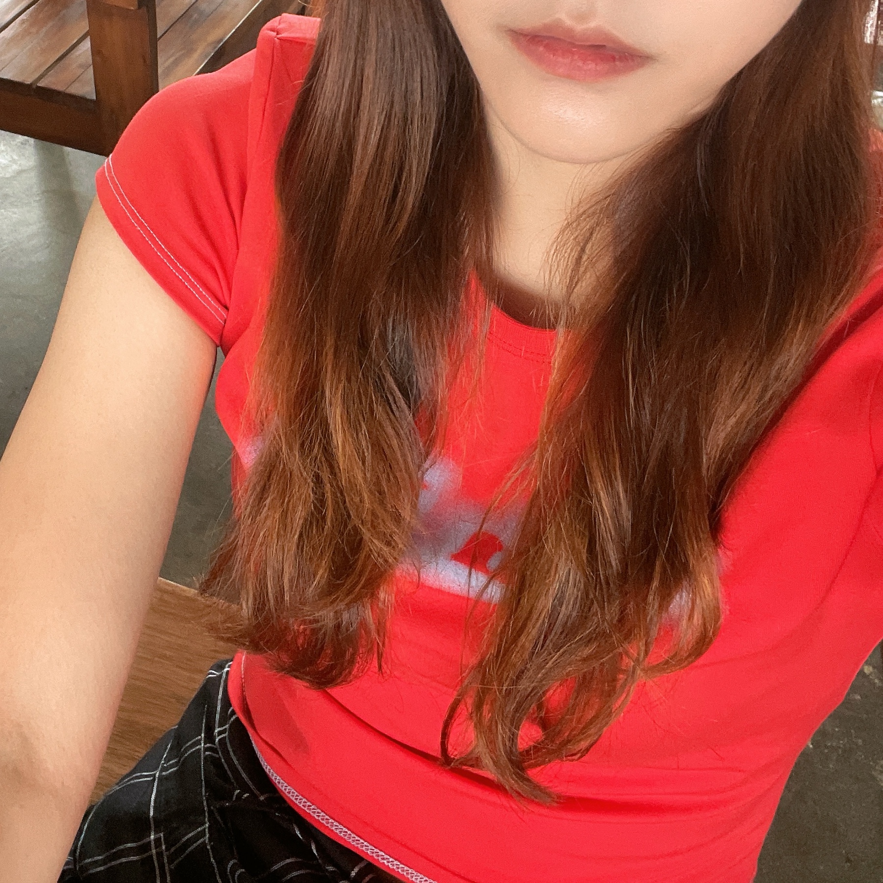 (W) Matin Kim Matin Shade Logo Crop Top Red 착용 스타일 - 3