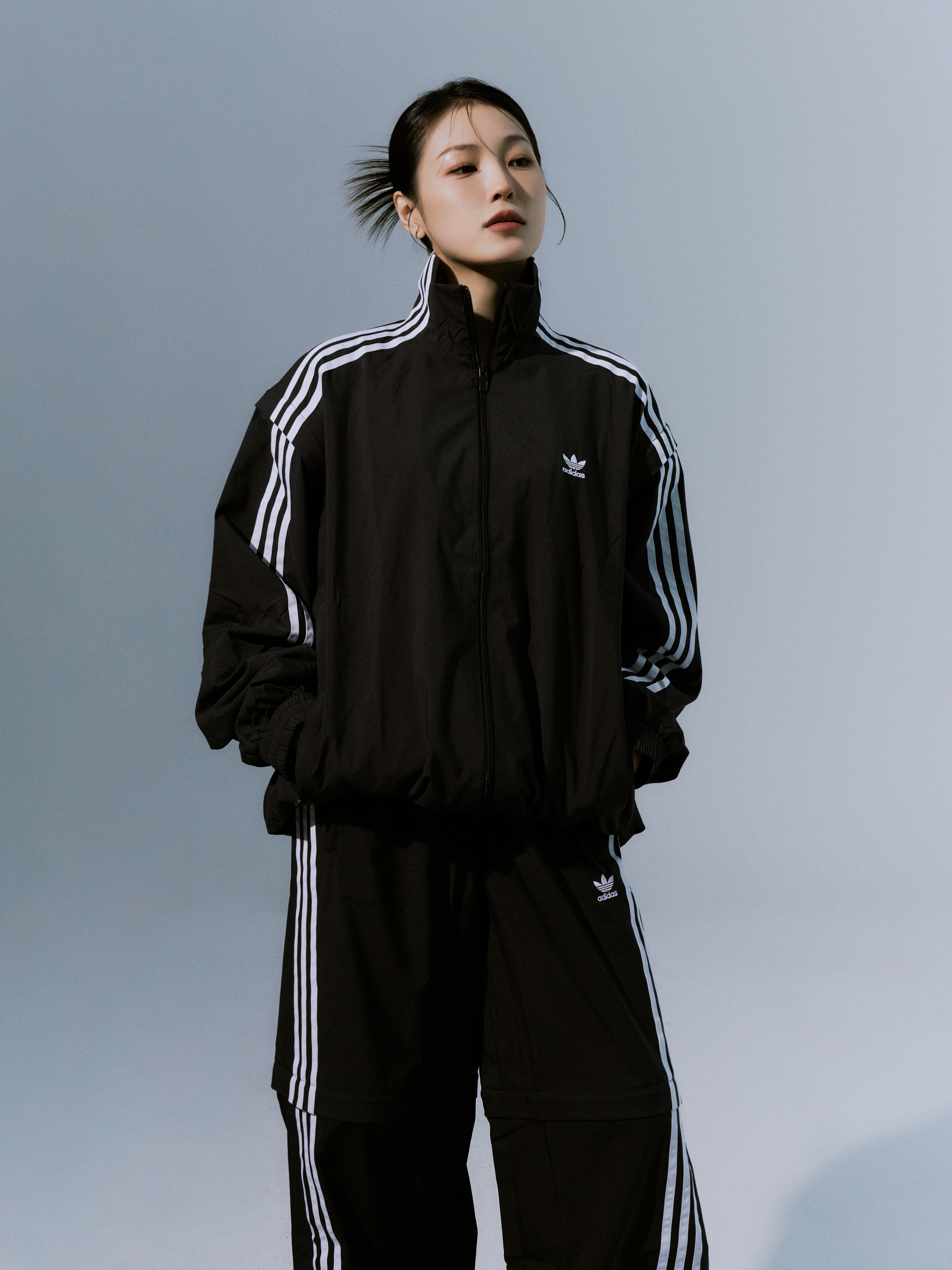 (W) Adidas Adilenium Season 2 Oversized Zip Off Track Pants Gender Neutral Black - KR Sizing, (W) Adidas Adilenium Season 2 Oversized Zip Track Top Gender Neutral Black - KR Sizing 착용 스타일