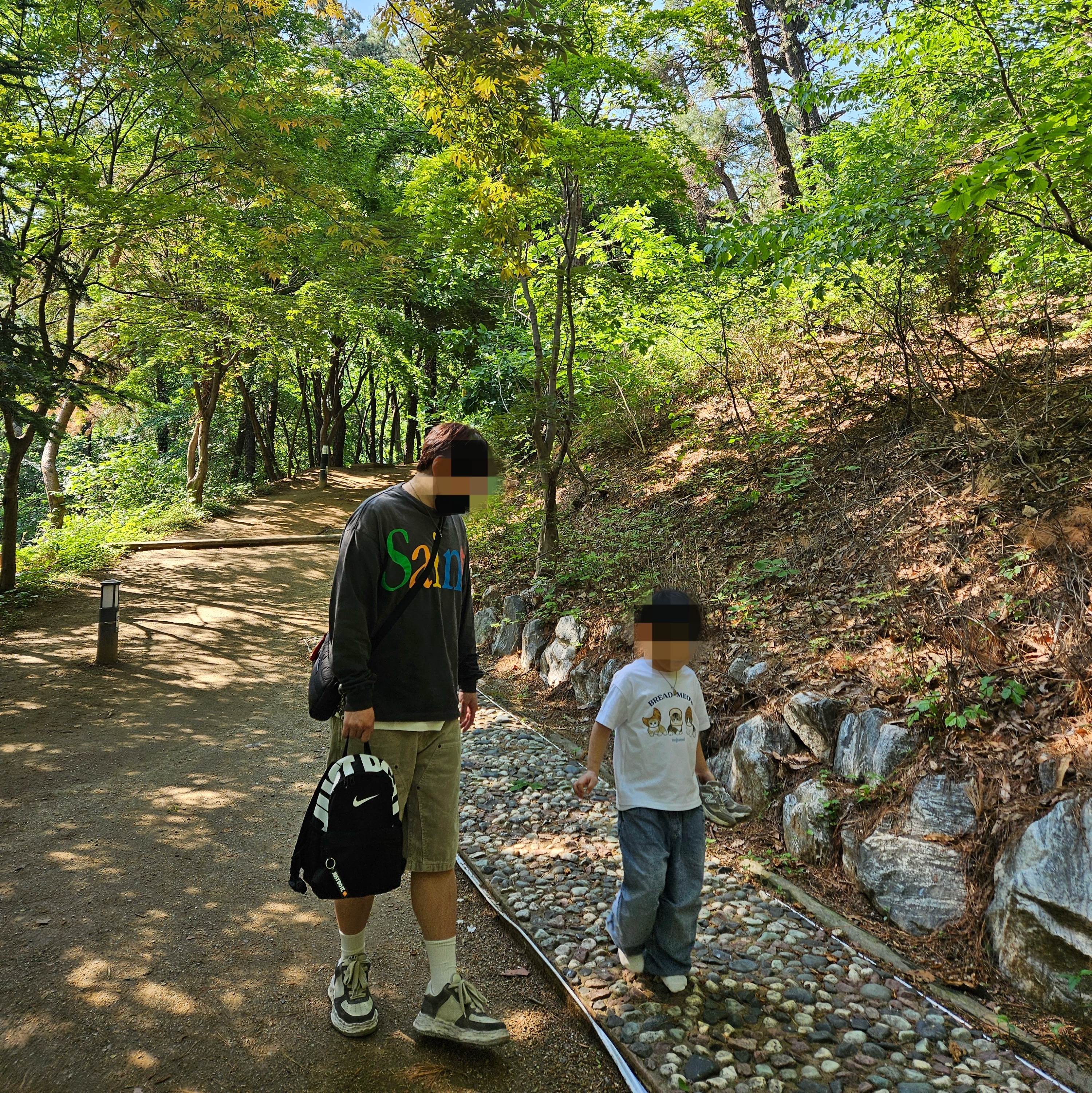 Saint Mxxxxxx Coloful Saint S/S T-Shirt Black - 24SS, Supreme Washed Corduroy Double Knee Painter Short Tan - 24SS 착용 스타일 - 1