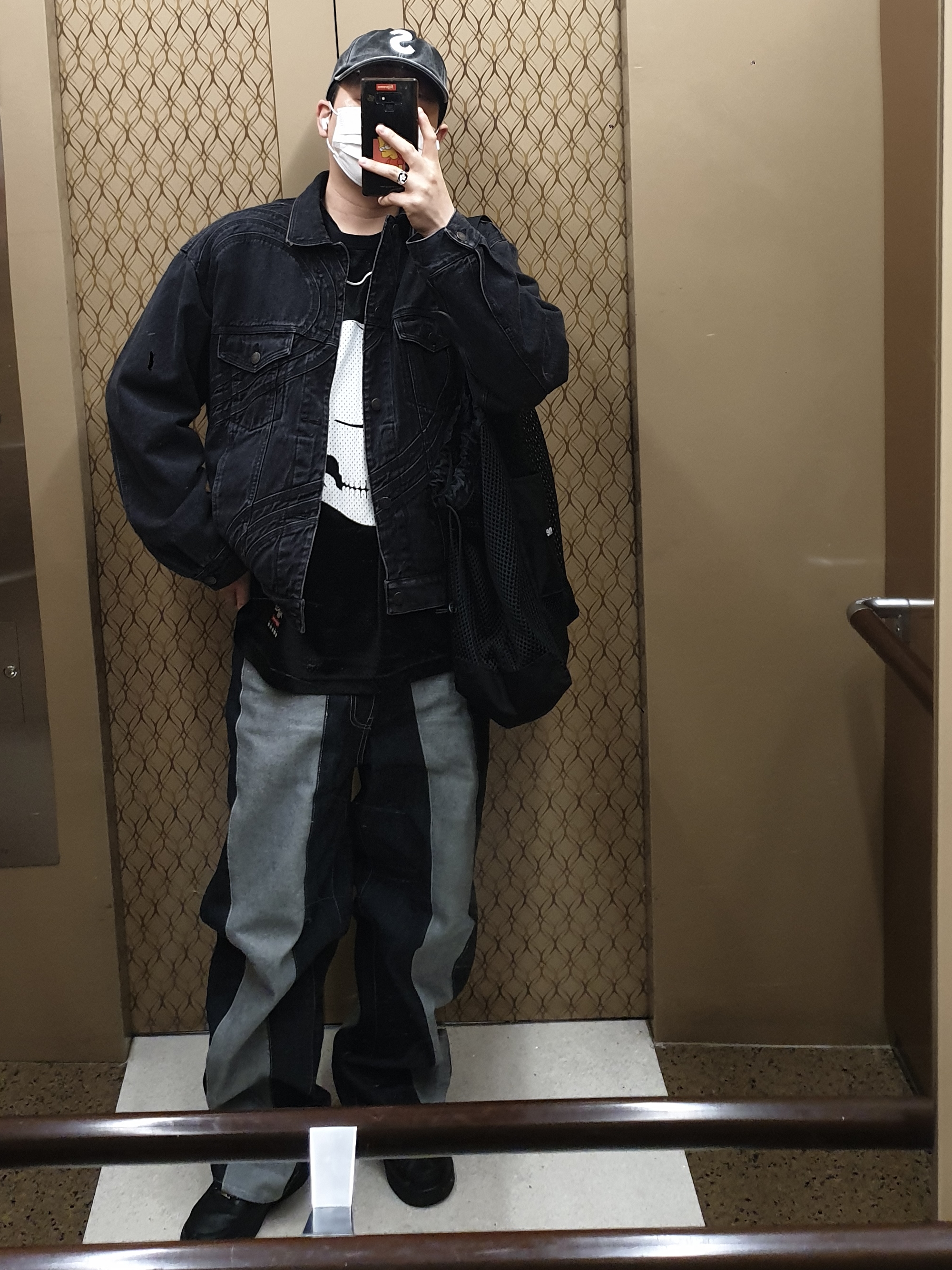 Supreme Pigment S Logo 6-Panel Black - 24FW, Supreme Paneled Stripe Baggy Jeans Rigid Indigo - 25SS 착용 스타일