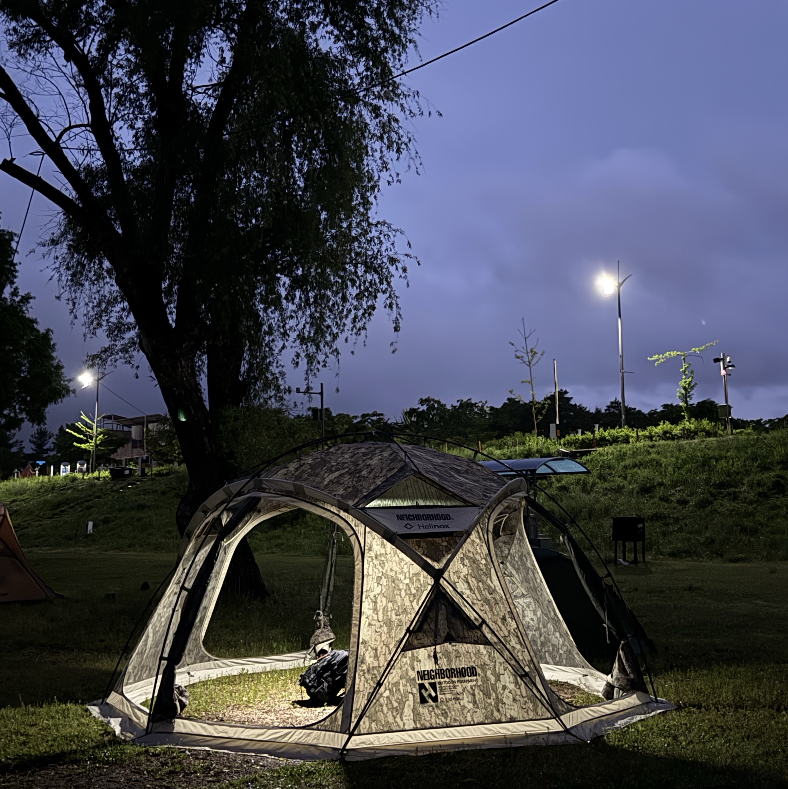 Helinox x Neighborhood Nonadome Camouflage 착용 스타일 - 2