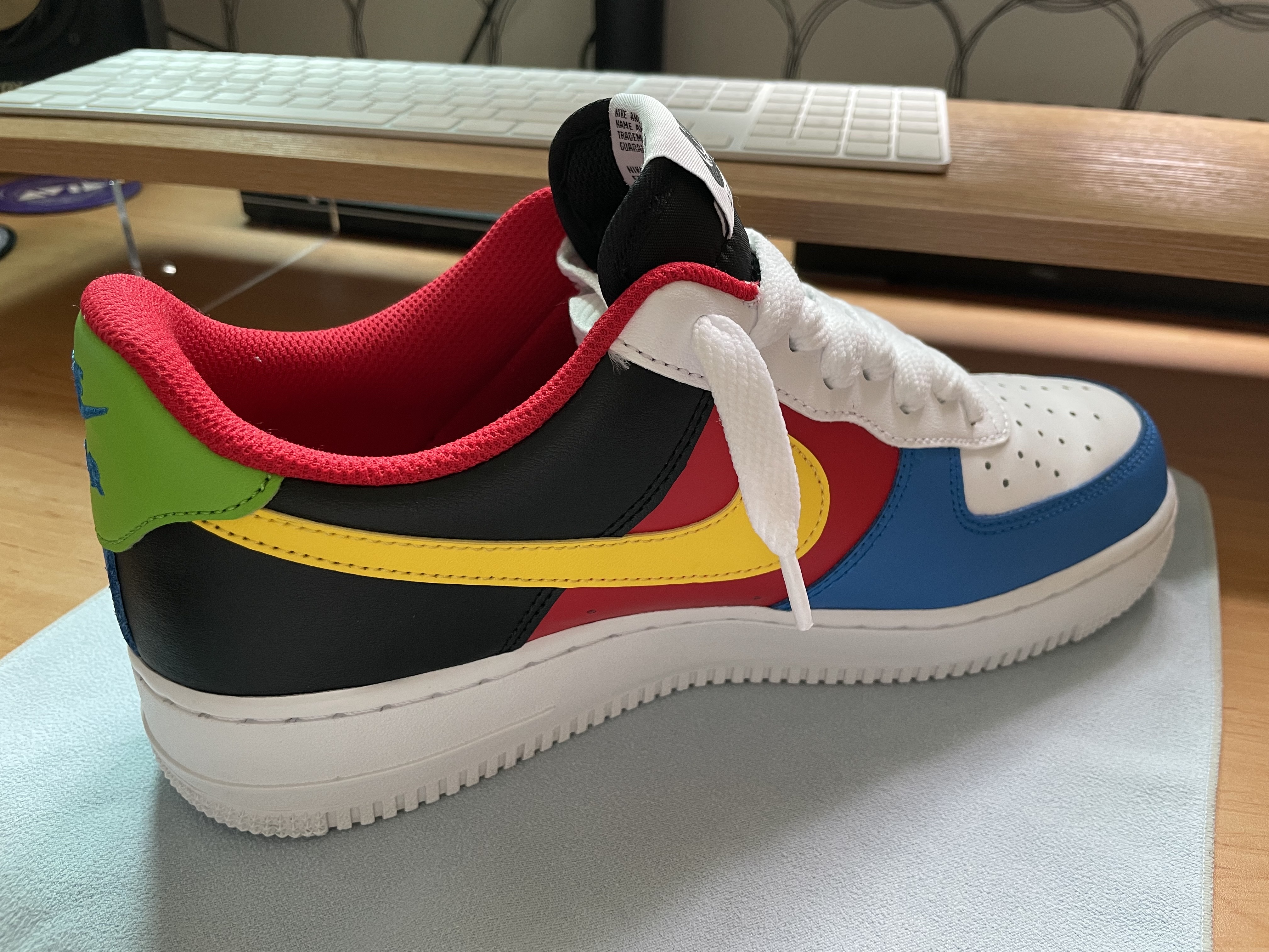 Nike x UNO Air Force 1 '07 QS White Yellow Zest 착용 스타일