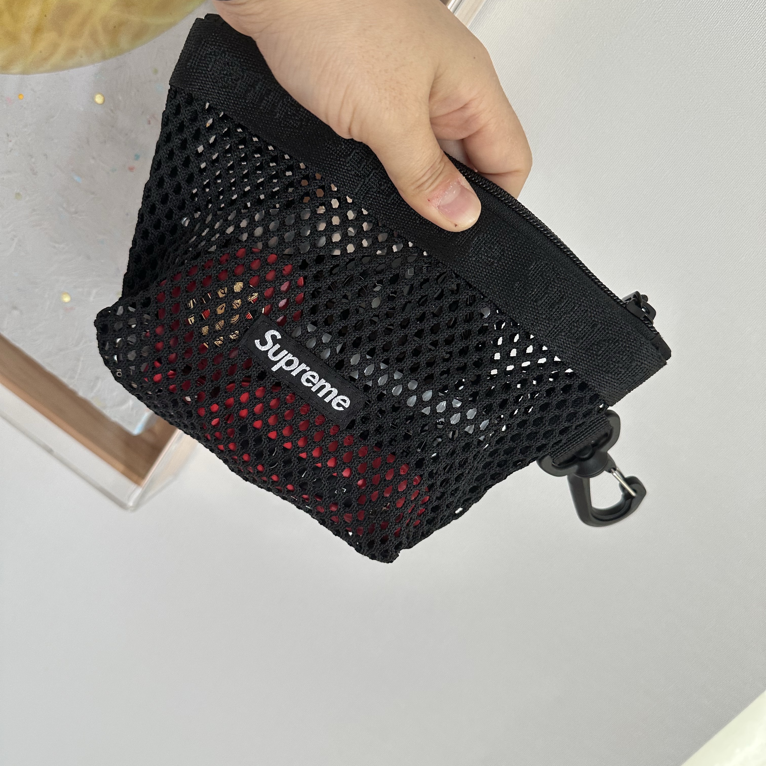 Supreme Mesh Mini Duffle Bag Red - 25SS, Supreme S/S Pocket T-Shirt Olive - 24FW 착용 스타일 - 2