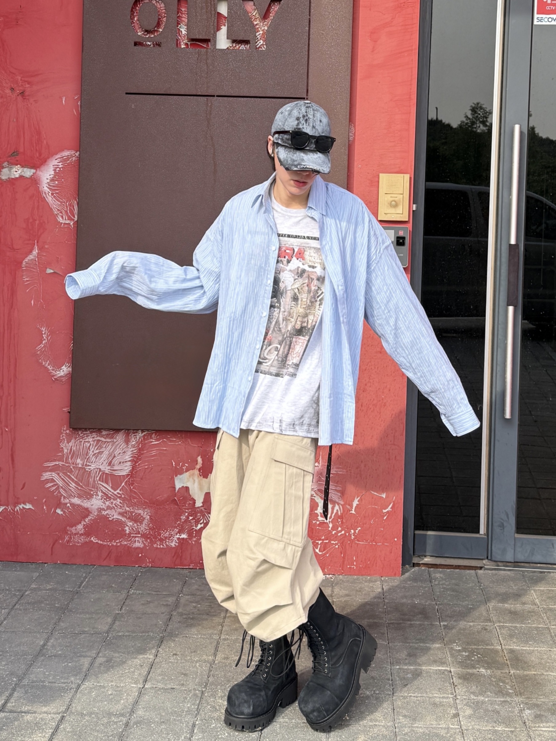 Balenciaga Stomper Bootie Black, GRAILZ x KOIN SEOUL Magazine T-Shirts Melange Grey 착용 스타일 - 4