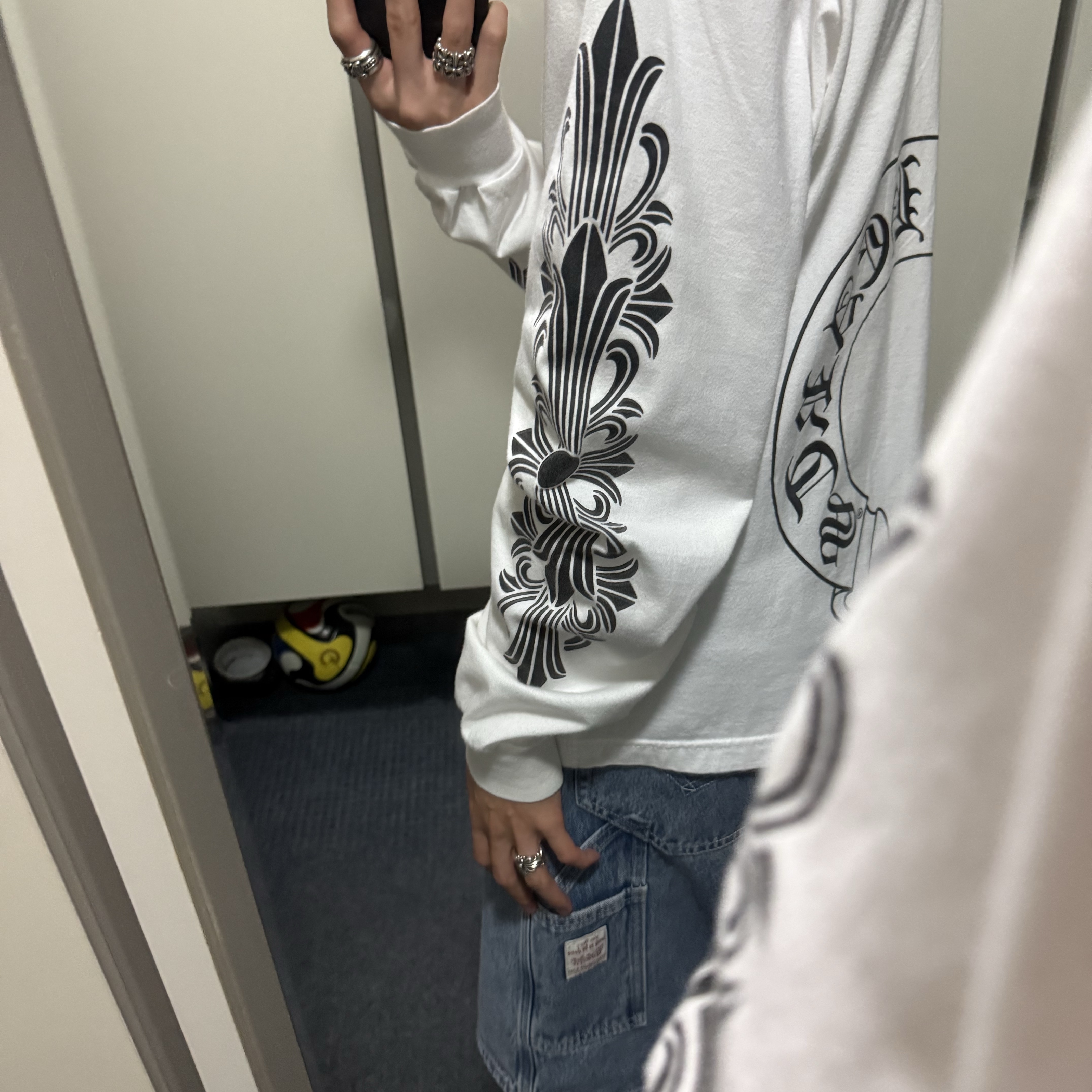 Chrome Hearts Classic Horseshoe Logo Long Sleeve T-Shirt White, Jordan 1 x Travis Scott x Fragment Retro Low OG SP Military Blue 착용 스타일 - 1