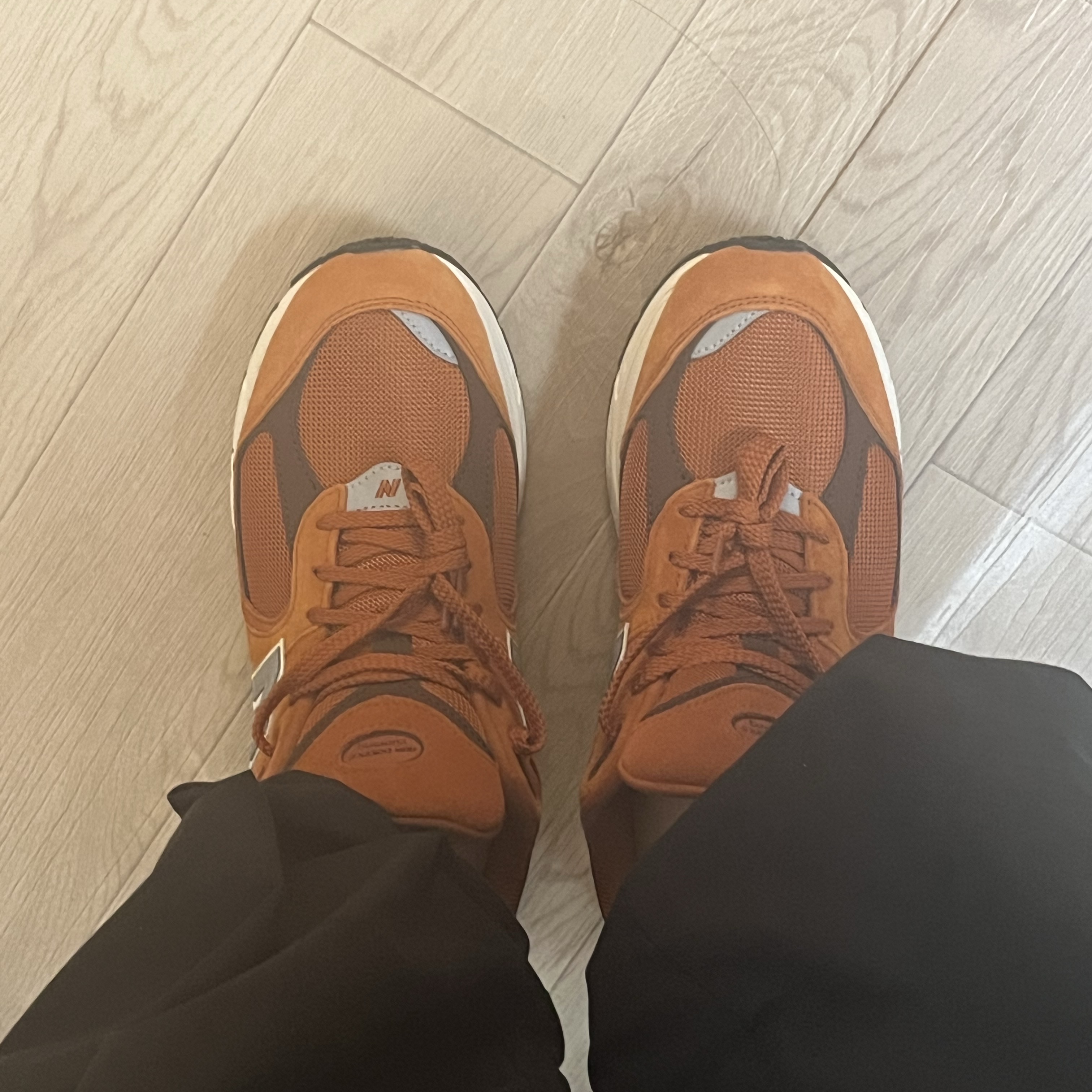 New Balance 2002R Rust Oxide 착용 스타일