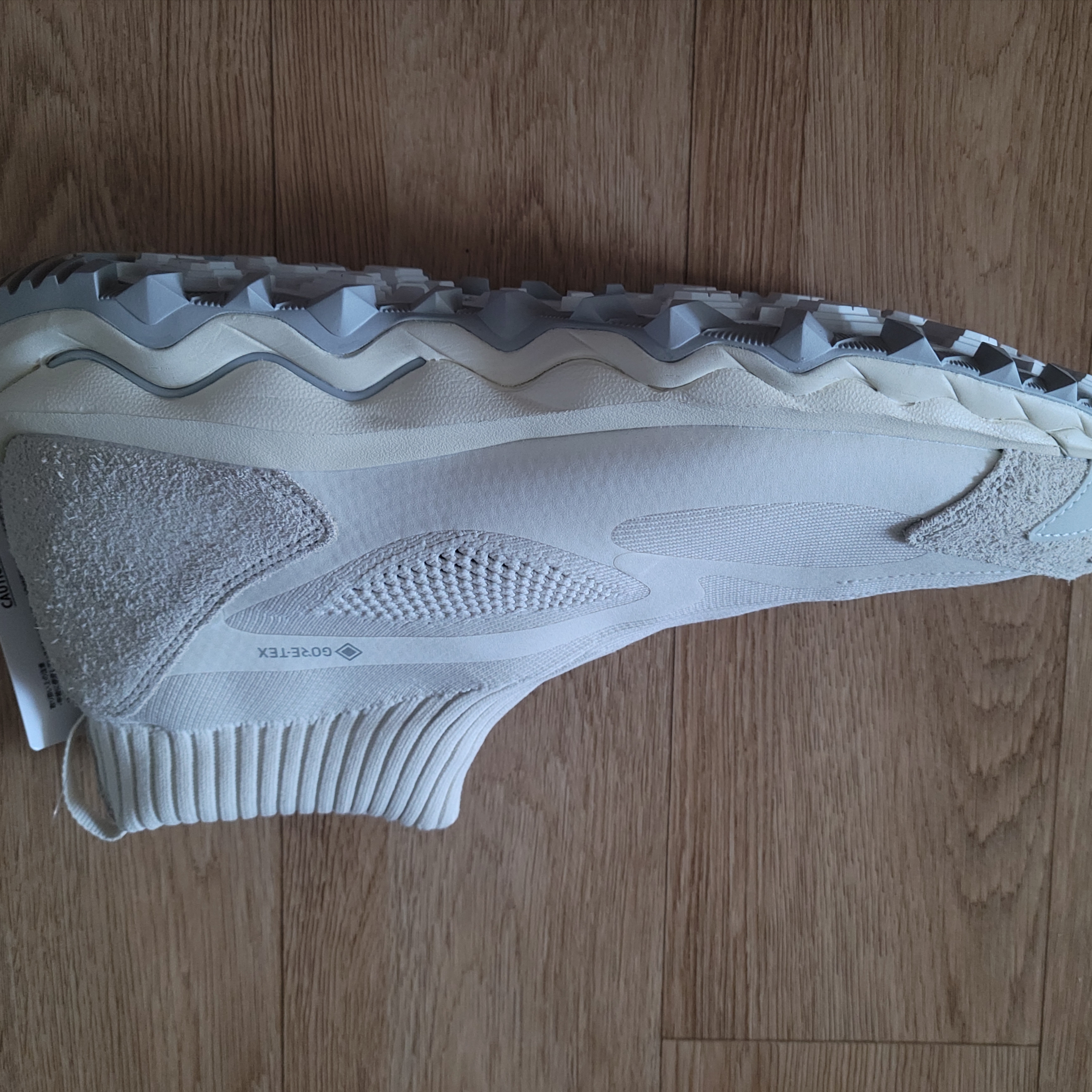Mizuno x Nonnative Wave Mujin TL Mid GTX Off White 착용 스타일