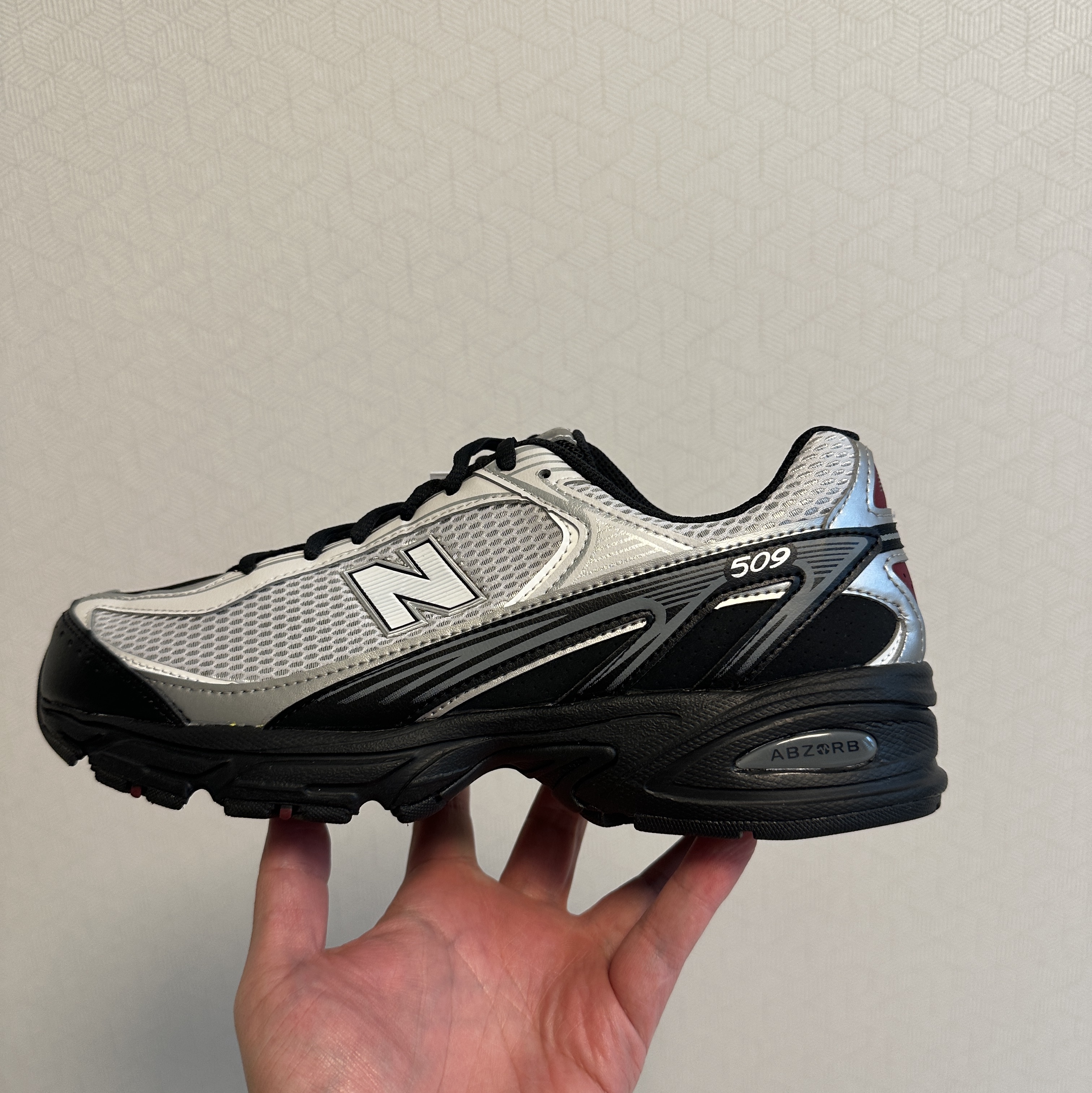 New Balance 509 Black Gray 착용 스타일