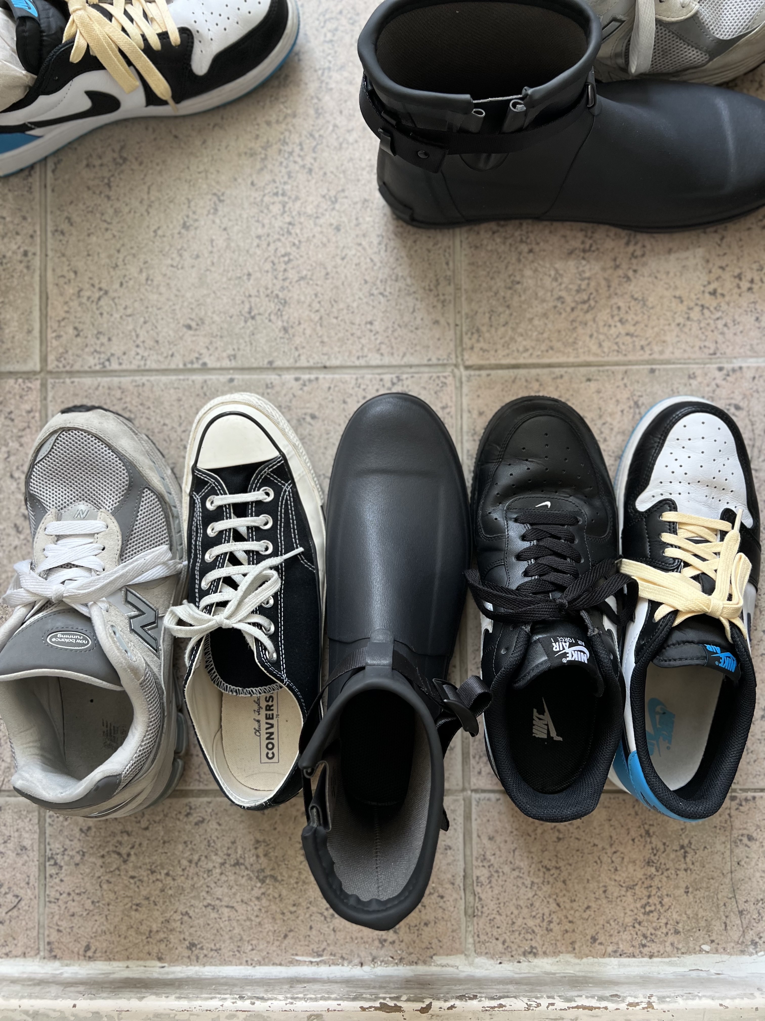 Moonstar 810s ET027 Marke Modi Charcoal, New Balance 2002R T2 Gray 착용 스타일 - 6