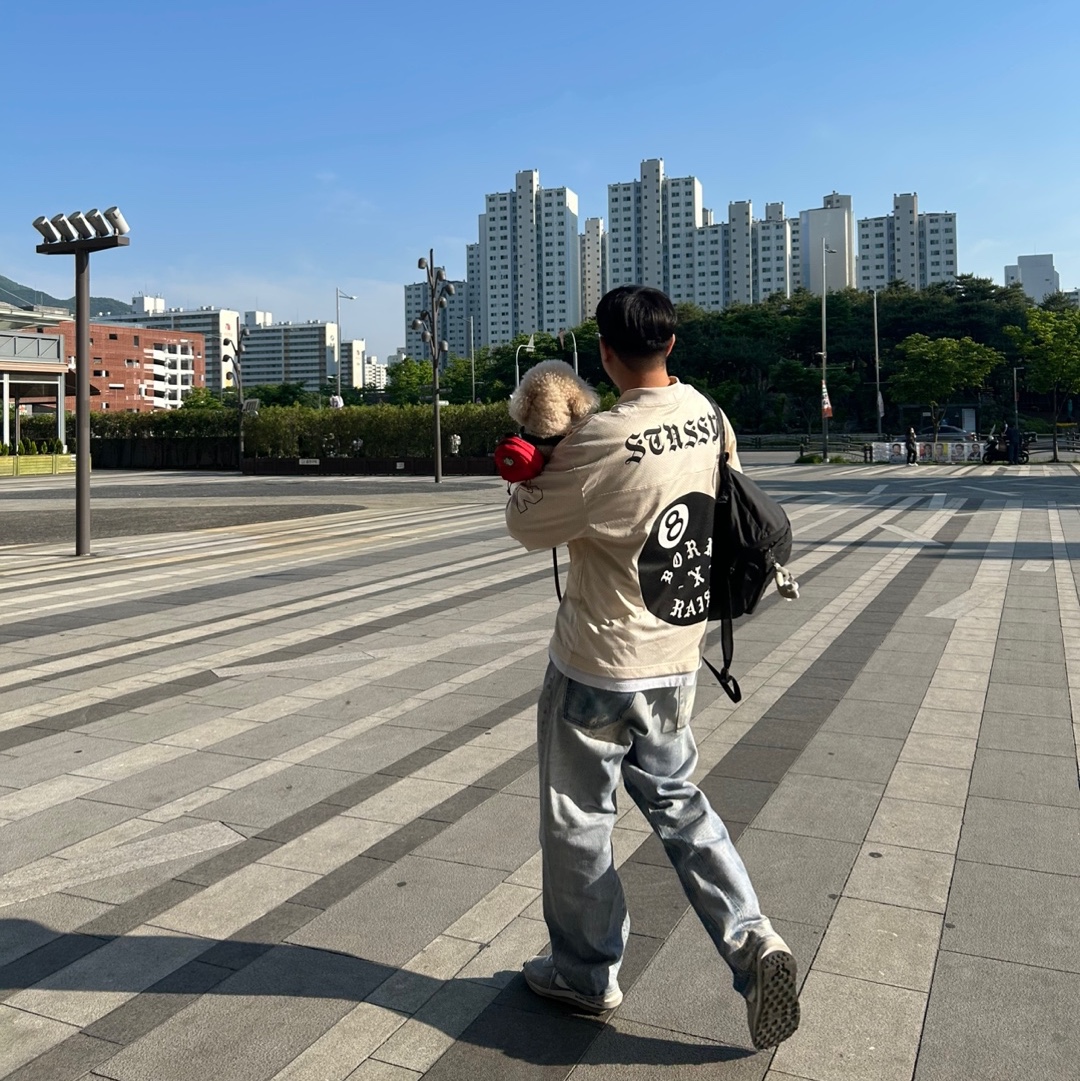Stussy x Born X Raised Cookies & Cream Football Jersey Cream, Our Legacy Third Cut Digital Denim Print 착용 스타일 - 2
