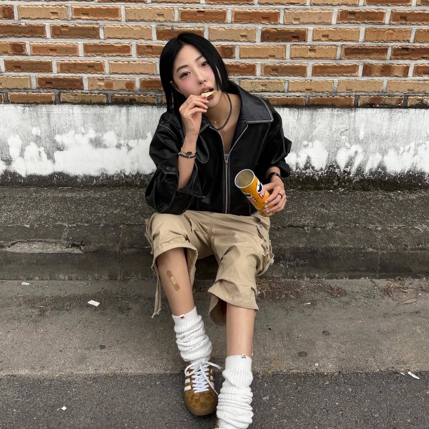 Thevinylhouse Western Cargo Shorts Beige 착용 스타일