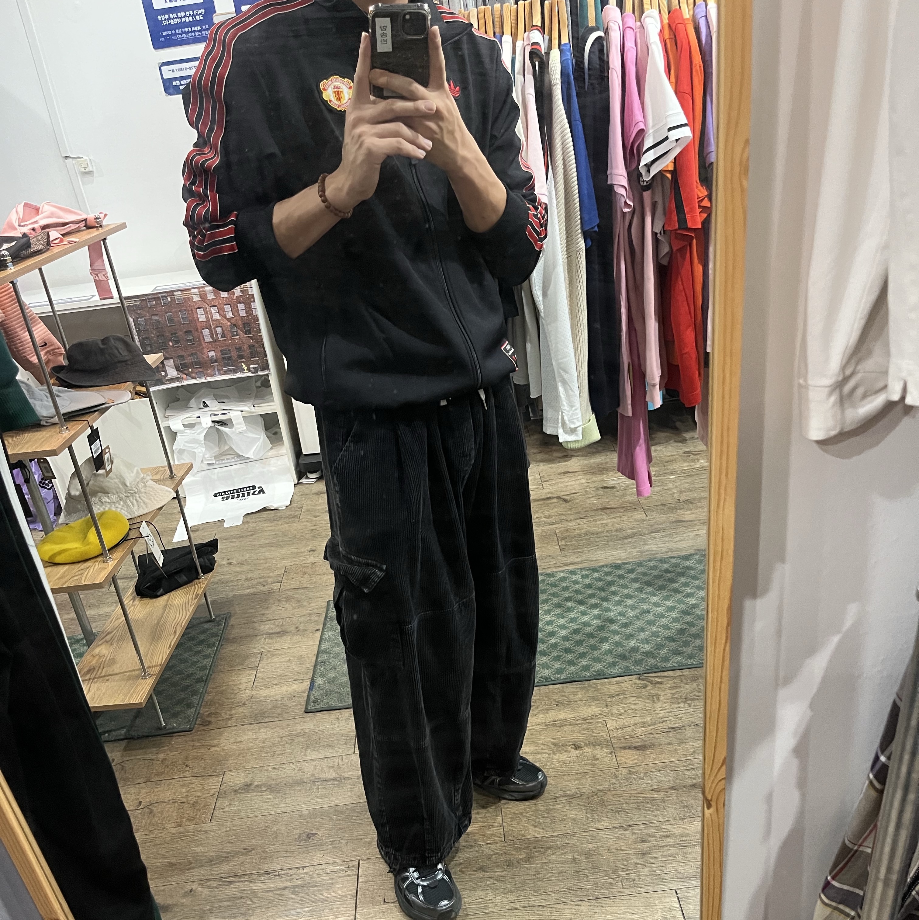 Adidas Manchester United Terrace Icon Track Top Black - KR Sizing, Nike V2K Run Black Anthracite 착용 스타일