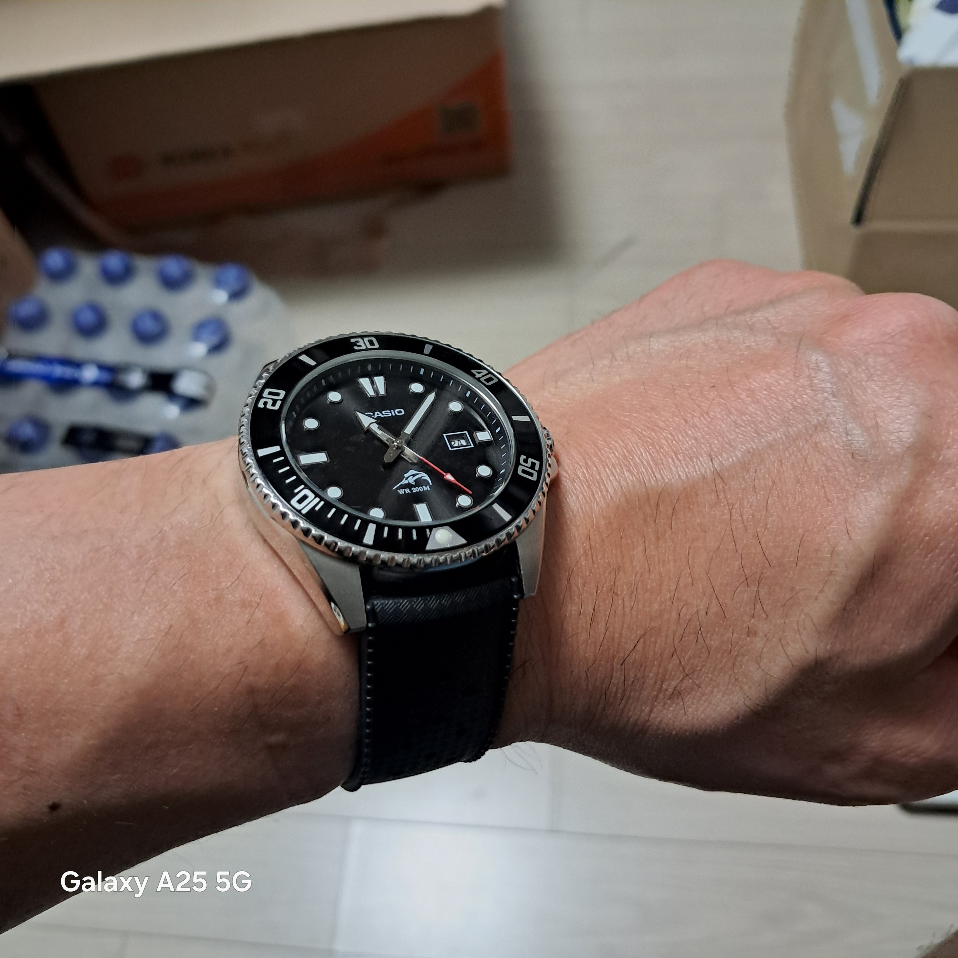 Casio MDV-106-1A 착용 스타일