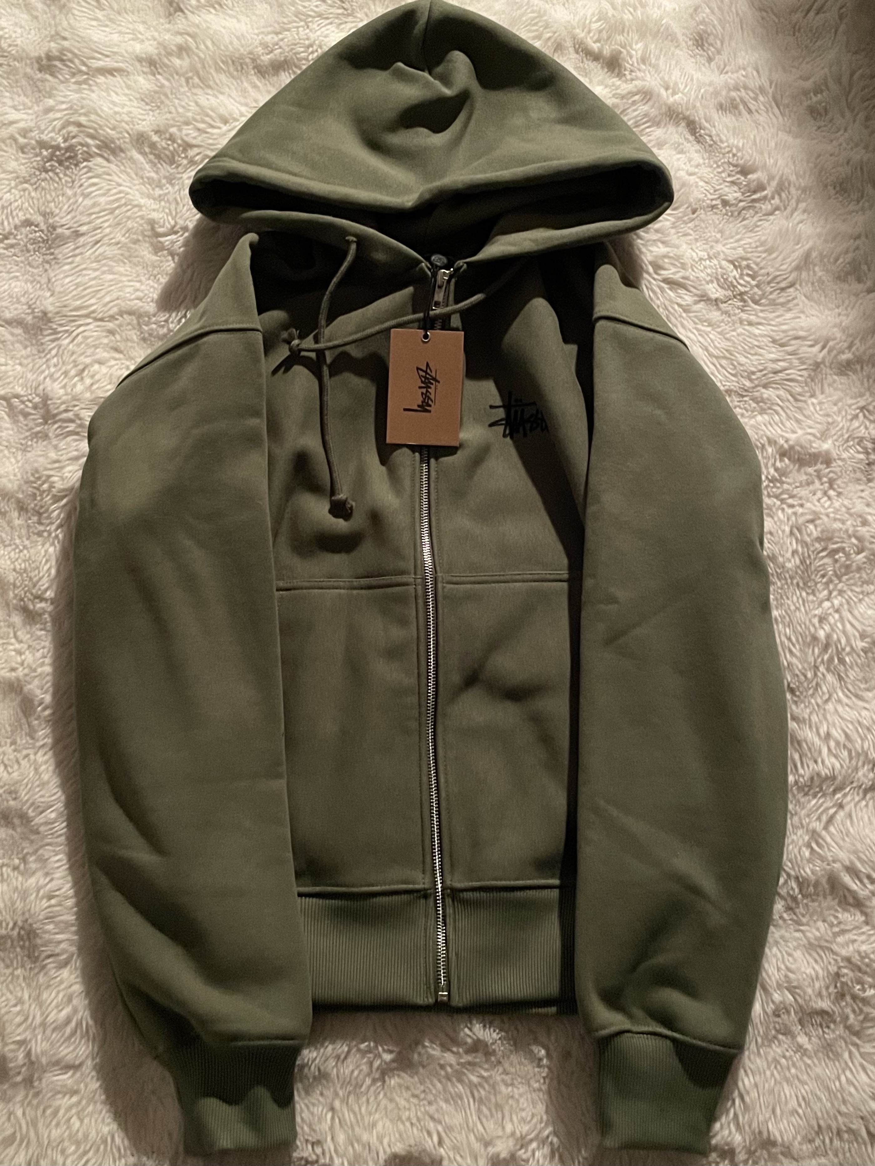 Stussy Basic Stussy Zip Hoodie Olive, BAPE Color Camo Shark Full Zip Hoodie Navy 착용 스타일 - 1