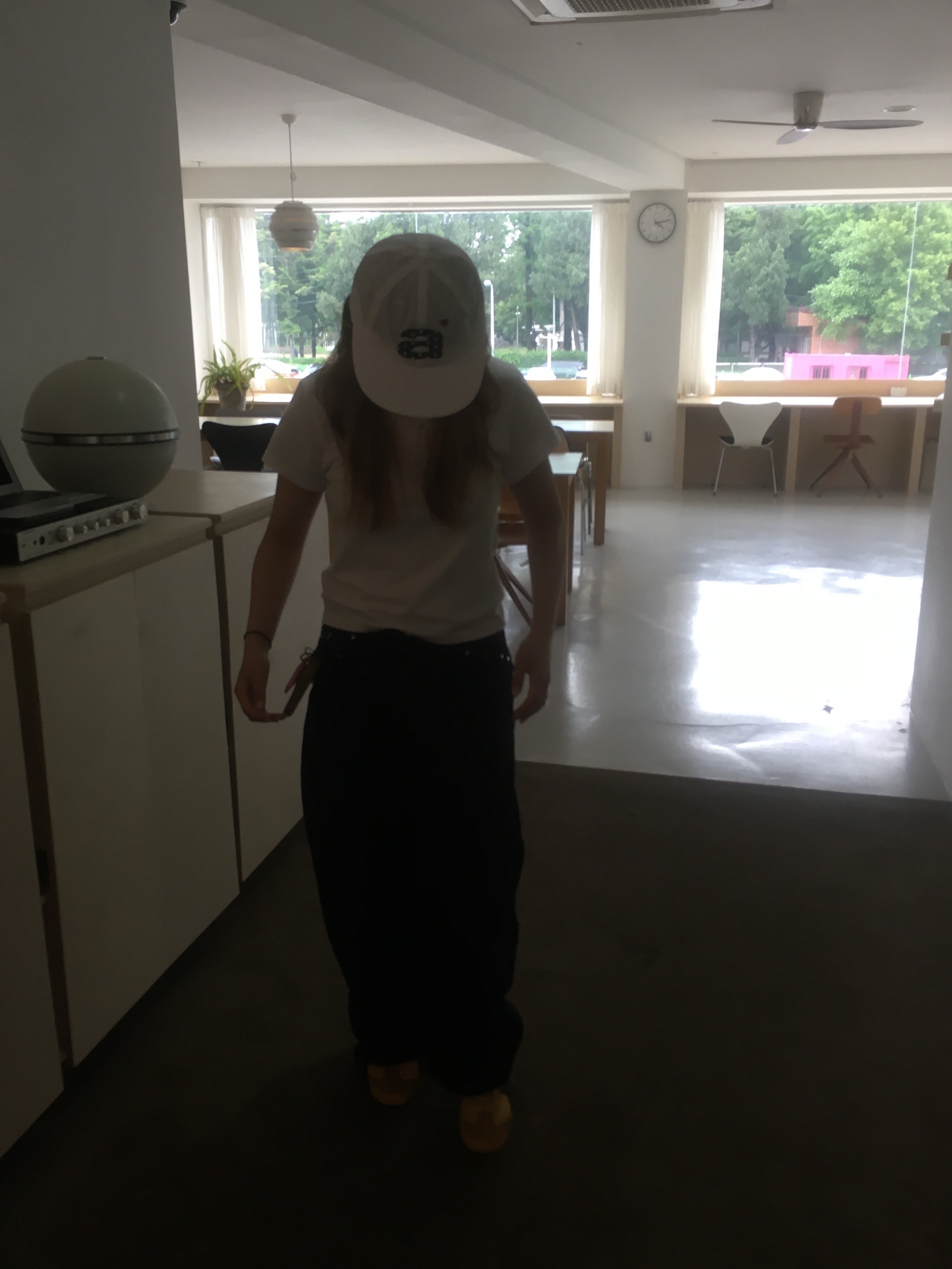 AEAE Dot Small Letter Nylon Cap White 착용 스타일