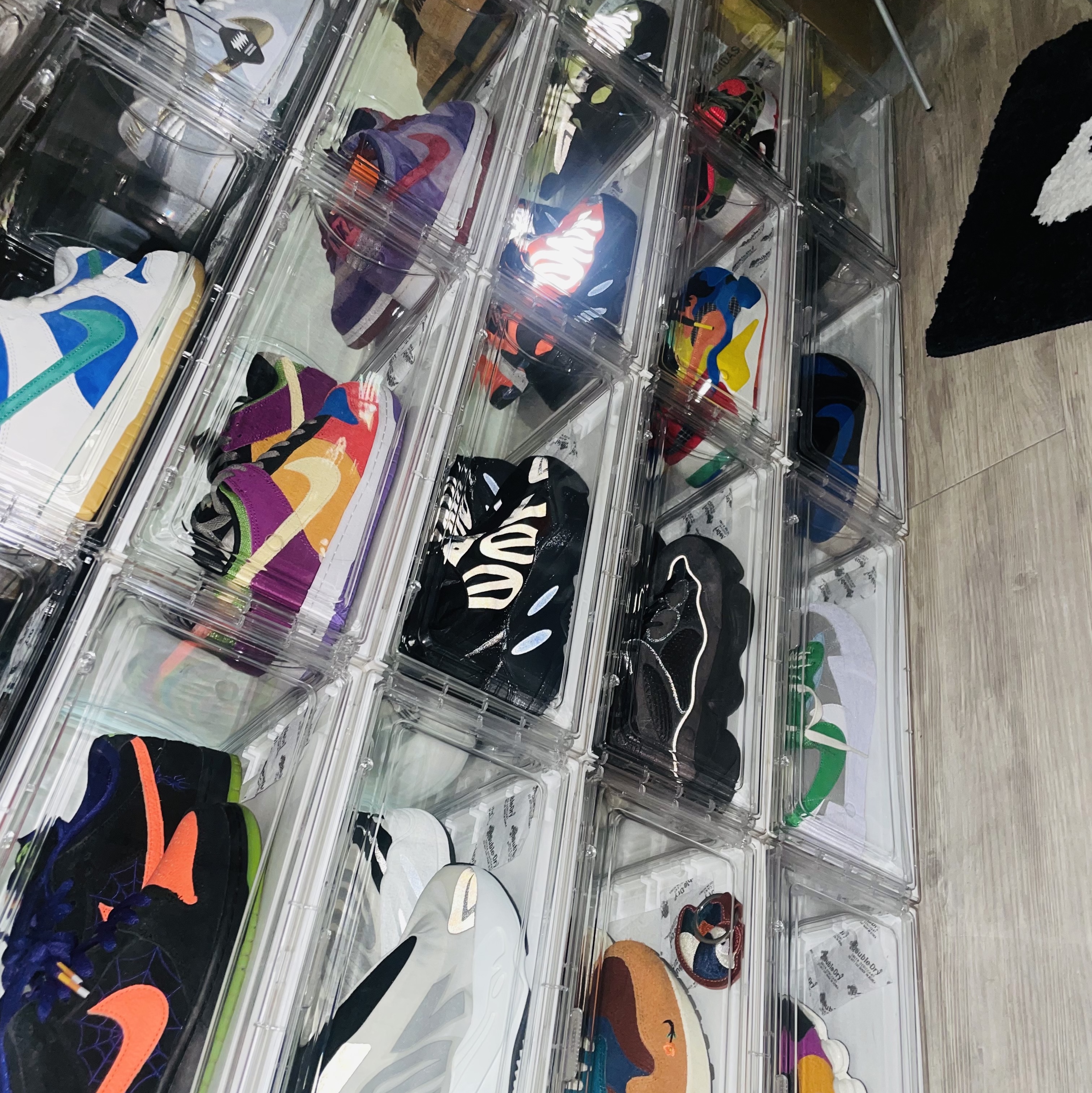 Adidas Yeezy Boost 700 MNVN Analog, Adidas Yeezy Boost 700 MNVN Orange 착용 스타일 - 3