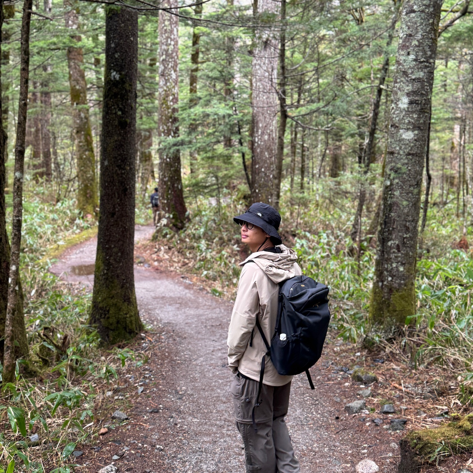 Arc'teryx Mantis 30 Backpack Black, Salomon XT-6 ADV Black 착용 스타일 - 2