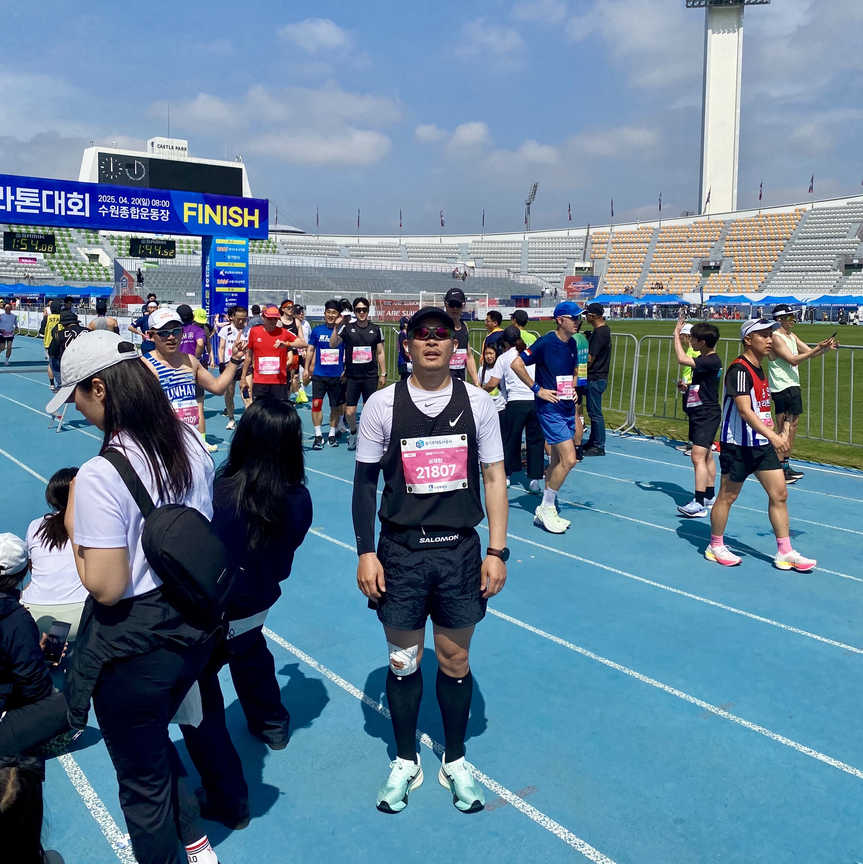 Nike Dri-Fit ADV Aeroswift Racing Singlet Black - Asia, Nike x Drake Nocta NRG Essential SS Base Layer Top White (DM1710-100) 착용 스타일