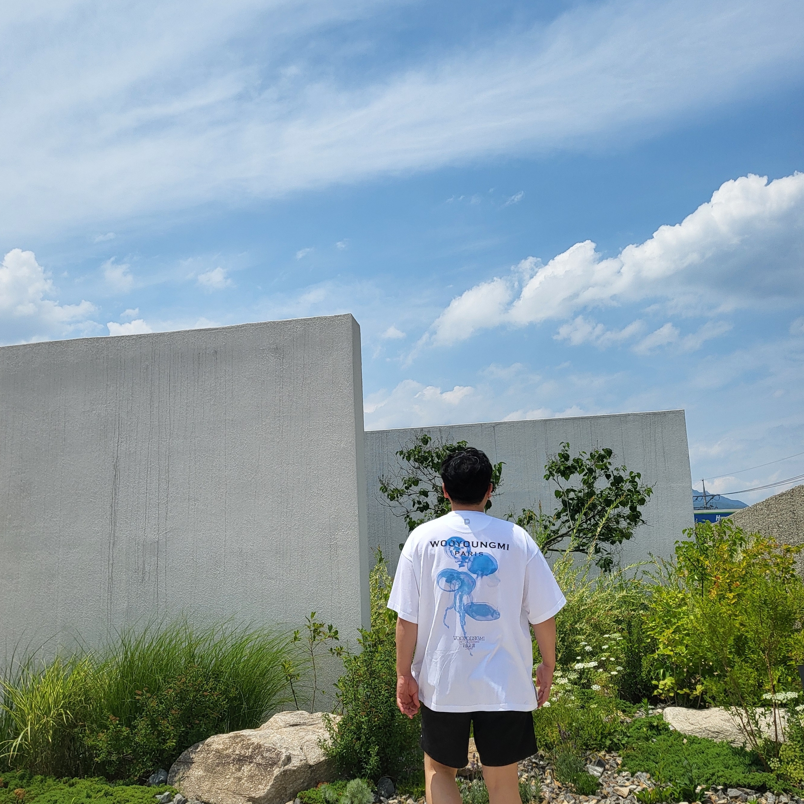 Wooyoungmi Luminous Jellyfish Back Logo T-Shirt White - 24SS 착용 스타일