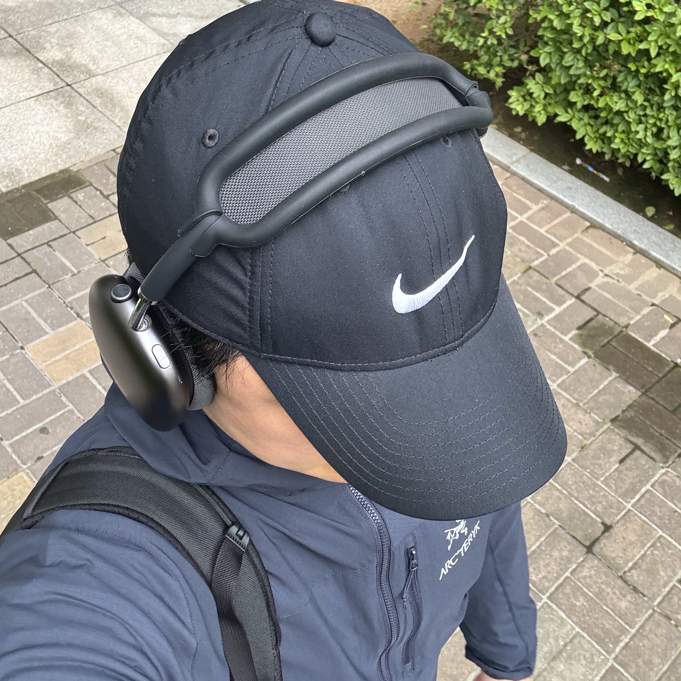Arc'teryx Squamish Hoody Black Sapphire, Apple AirPods Max Lightning Space Gray (Korean Ver.) 착용 스타일